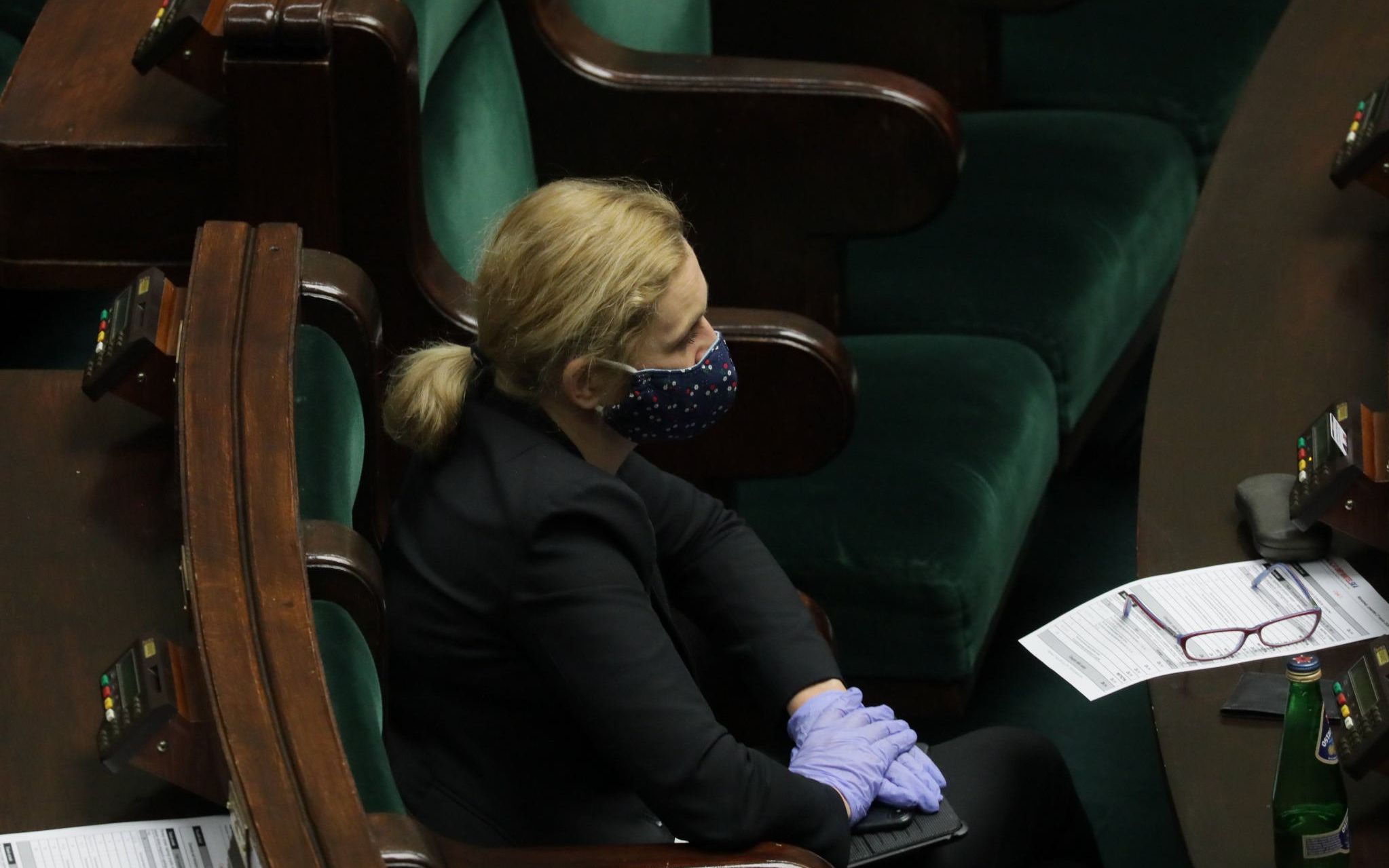 27.03.2020 Warszawa . Sejm . Barbara Nowacka podczas 8 posiedzenia Sejmu IX kadencji w czasie epidemii koronawirusa . Poslowie po raz pierwszy pracuja zdalnie i glosuja nad ustawa o " tarczy antykryzysowej ".
Fot. Slawomir Kaminski / Agencja  Gazeta
