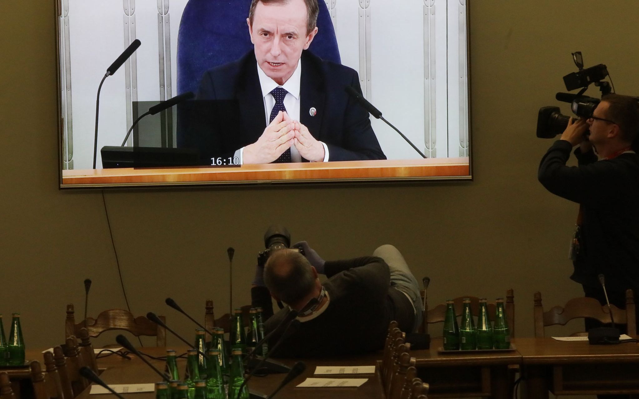 30.03.2020 Warszawa . Senat . 8 posiedzenie Senatu X kadencji w czasie epidemii koronawirusa . Marszalek Senatu Tomasz Grodzki i reporterzy podczas prac nad ustawa dotyczaca Covid-19 .
Fot. Slawomir Kaminski / Agencja  Gazeta