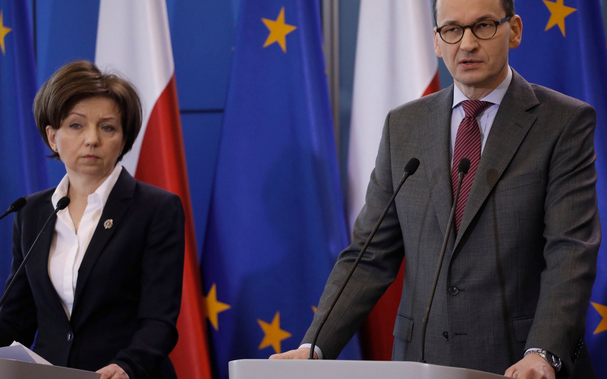 11.03.2020 Warszawa , ul. Ujazdowskie 1/3 . Minister pracy Marlena Maciag i premier rzadu PiS Mateusz Morawiecki podczas konferencji prasowej . Rzad zamyka szkoly w zwiazku z epidemia koronawirusa .
Fot. Maciek Jazwiecki / Agencja Gazeta