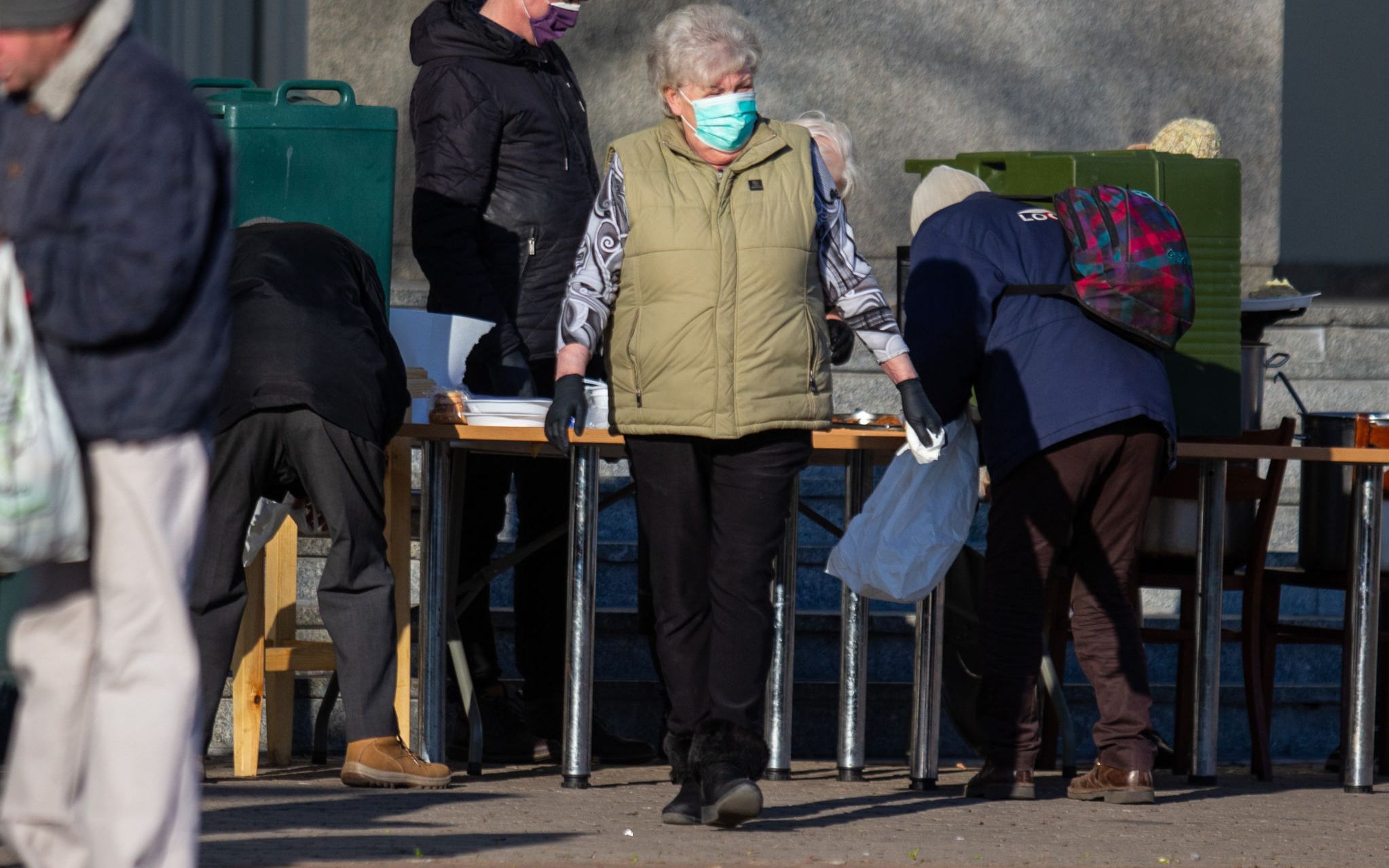 25.03.2020 Bydgoszcz. Bydgoskie Stowarzyszenie Milosierdzia sw. Wincentego a Paulo przy Bazylice rowniez w czasie epidemii koronawirusa prowadzi pomoc dla osob potrzebujacych.
Fot. Roman Bosiacki / Agencja Gazeta