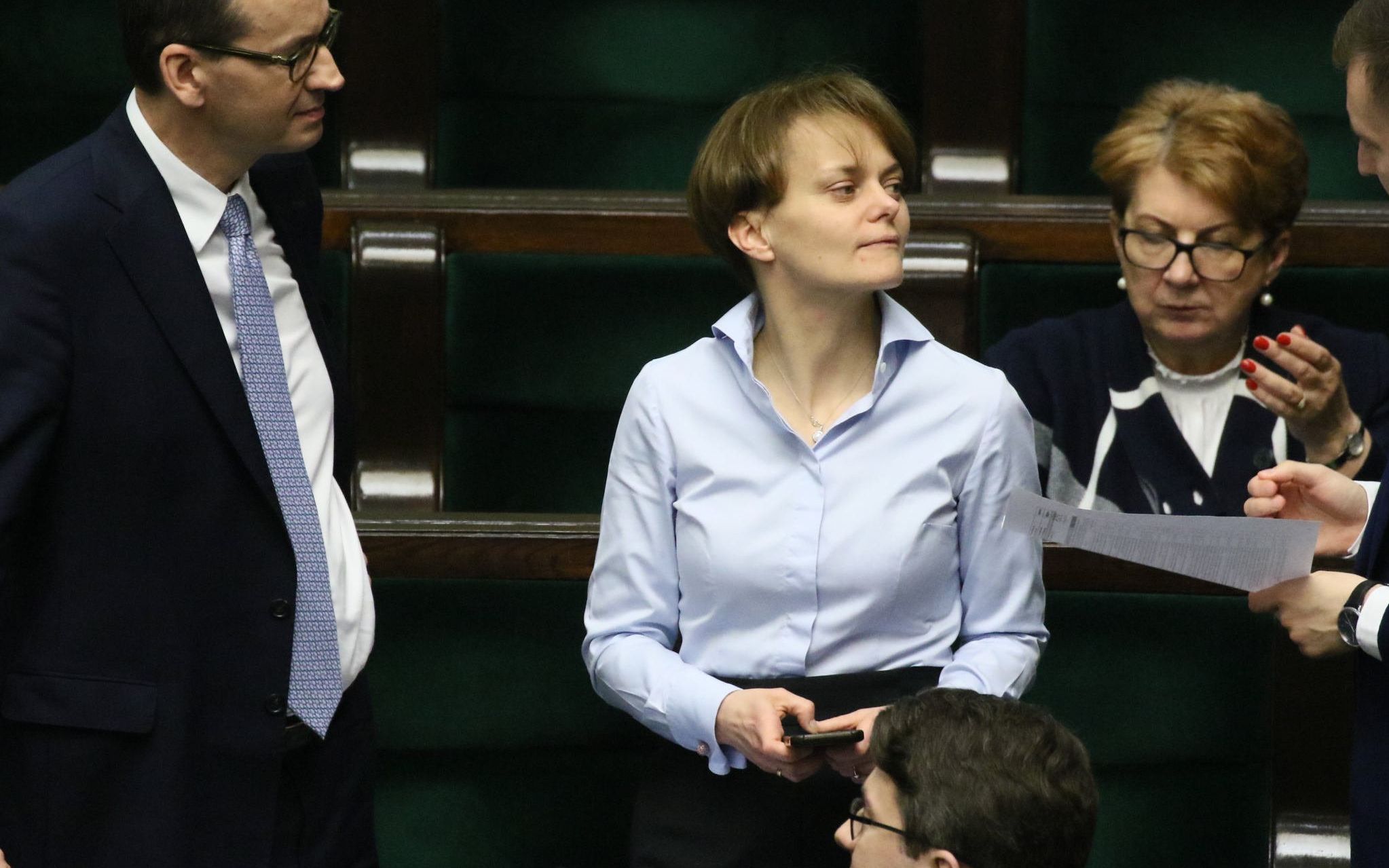 02.06.2020 Warszawa , ulica Wiejska . Trzeci dzien 12 . posiedzenia Sejmu IX kadencji . Premier Mateusz Morawiecki (L), minister rozwoju Jadwiga Emilewicz (2L), rzecznik rzadu Piotr Muller (3L), minister Lukasz Schreiber (P) podczas glosowan nad poprawkami Senatu do ustawy o wyborach prezydenckich w 2020 roku .
Fot. Slawomir Kaminski / Agencja Gazeta