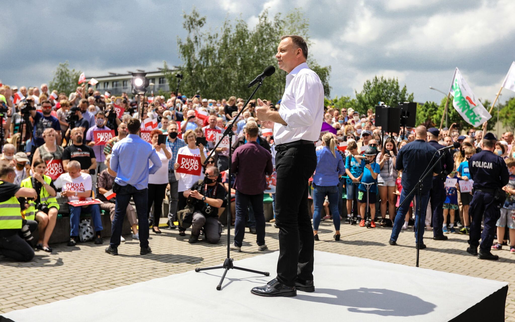 19.06.2020 Jedrzejow . Spotkanie prezydenta RP Andrzeja Dudy z mieszkancami . 
Fot. Wojciech Habdas / Agencja Gazeta