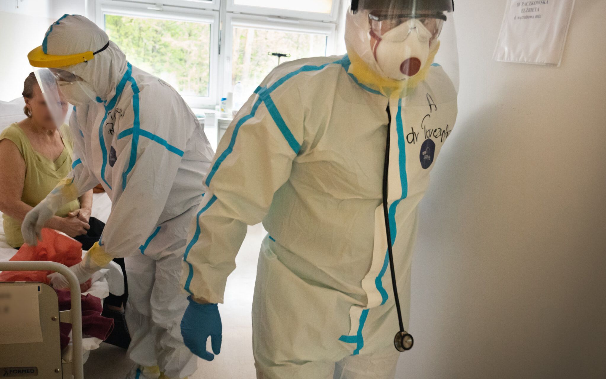 14.05.2020 , Wolica kolo Kalisza , Wojewodzki Specjalistyczny Szpital Chorob Pluc i Gruzlicy przemianowany na szpital jednoimienny dla osob zakazonych  wirusem COVID-19 .  W szpitalu przebywaja pacjenci z DPS . 
Fot. Lukasz Cynalewski / Agencja Gazeta