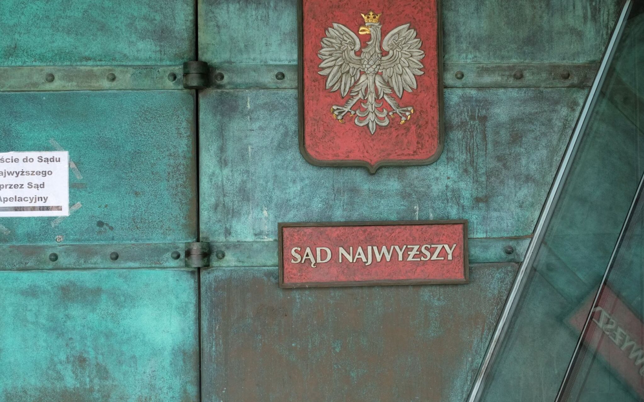 Grafika do artykułu Sąd Najwyższy nie zostawił suchej nitki na dezubekizacji wg PiS. To przełomowa uchwała
