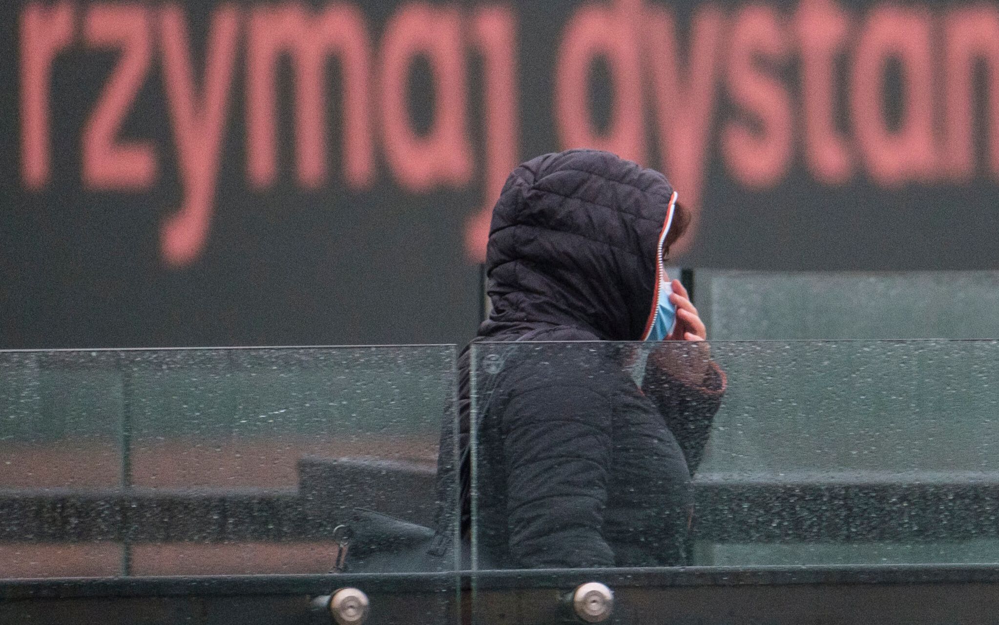 16.10.2020 Rzeszow . Przechodnie w maseczkach w zwiazku z epidemia koronawirusa .
Fot. Patryk Ogorzalek / Agencja Gazeta