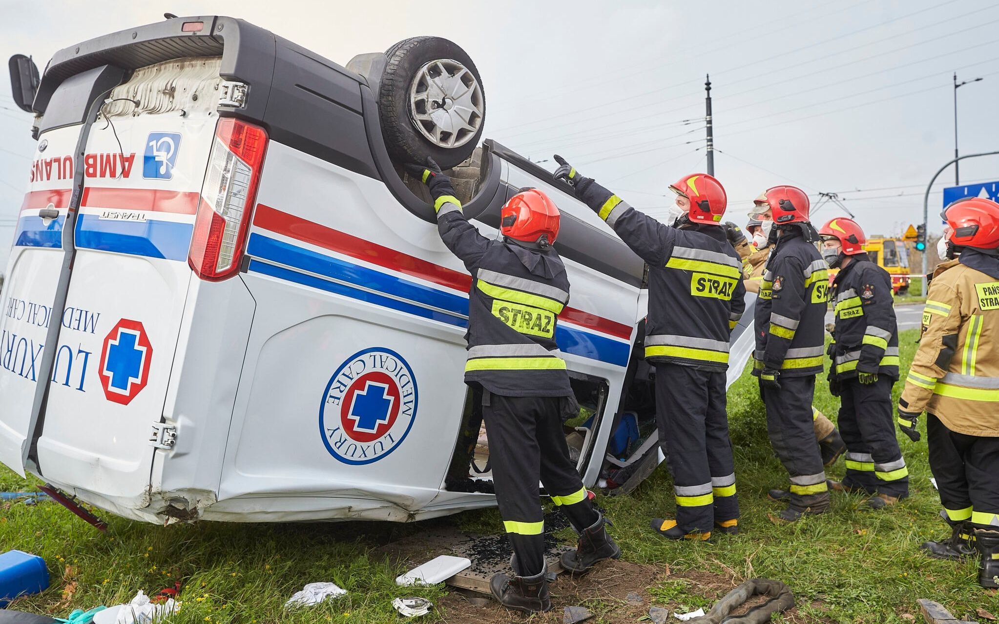 30.10.2020 Lodz , rondo Inwalidow . Wypadek z udzialem karetki .   
Fot. Marcin Stepien / Agencja Gazeta
obrobione