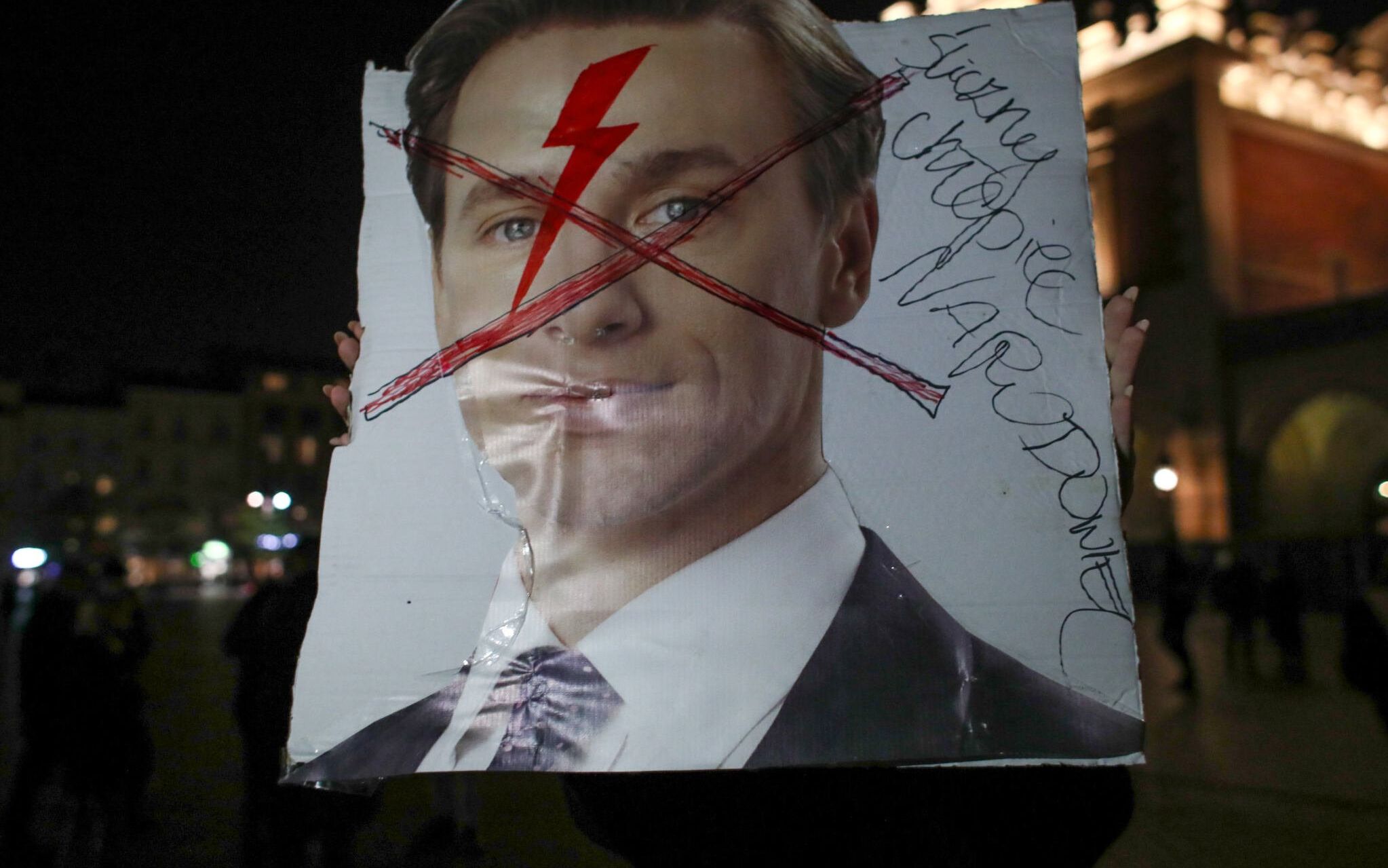 23.10.2020 Krakow . Rynek Glowny . To jest wojna . Protest przeciwko postanowieniu trybunalu konstytucyjnego wprowadzajacego faktyczny zakaz aborcji w Polsce . Kilknascie tysiecy krakowian przeszlo przez miasto w spontanicznym pochodzie .
Jakub Wlodek / Agencja Gazeta