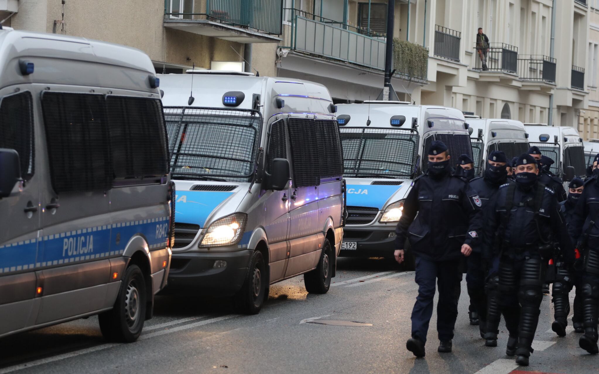18.11.2020 Warszawa , ulica Wiejska . Sejm . Policja przed planowana blokada Sejmu przez Ogolnopolski Strajk Kobiet w zwiazku z zaostrzeniem prawa aborcyjnego .
Fot. Slawomir Kaminski / Agencja Gazeta