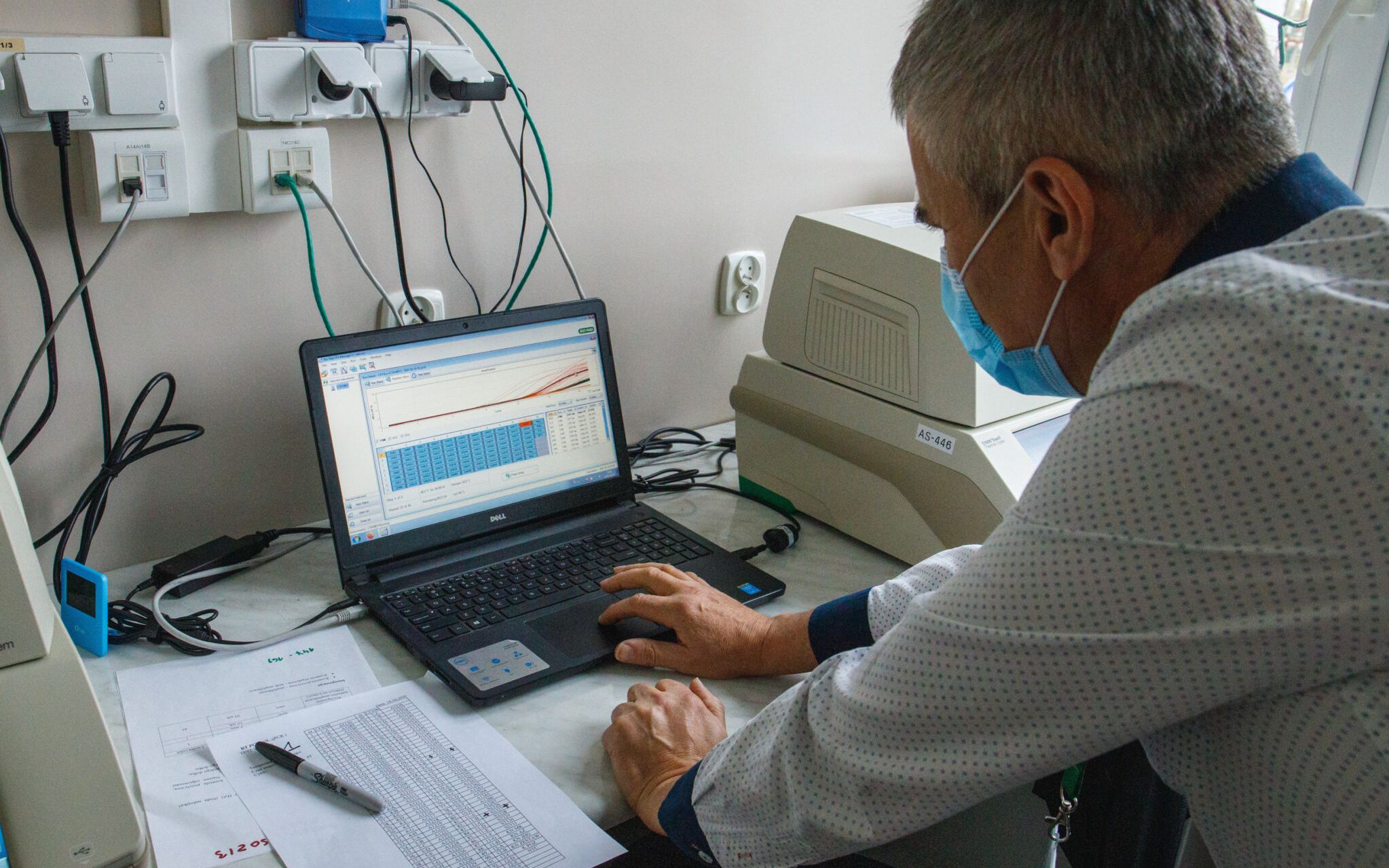 14.10.2020 , Poznan , Instutut Genetyki Czlowieka PAN  przy ul. Strzeszynskiej . Laboratorium Diagnostyki COVID-19 wykonuje badanie na obecnosc koronawirusa PCR . 
Fot. Lukasz Cynalewski / Agencja Gazeta