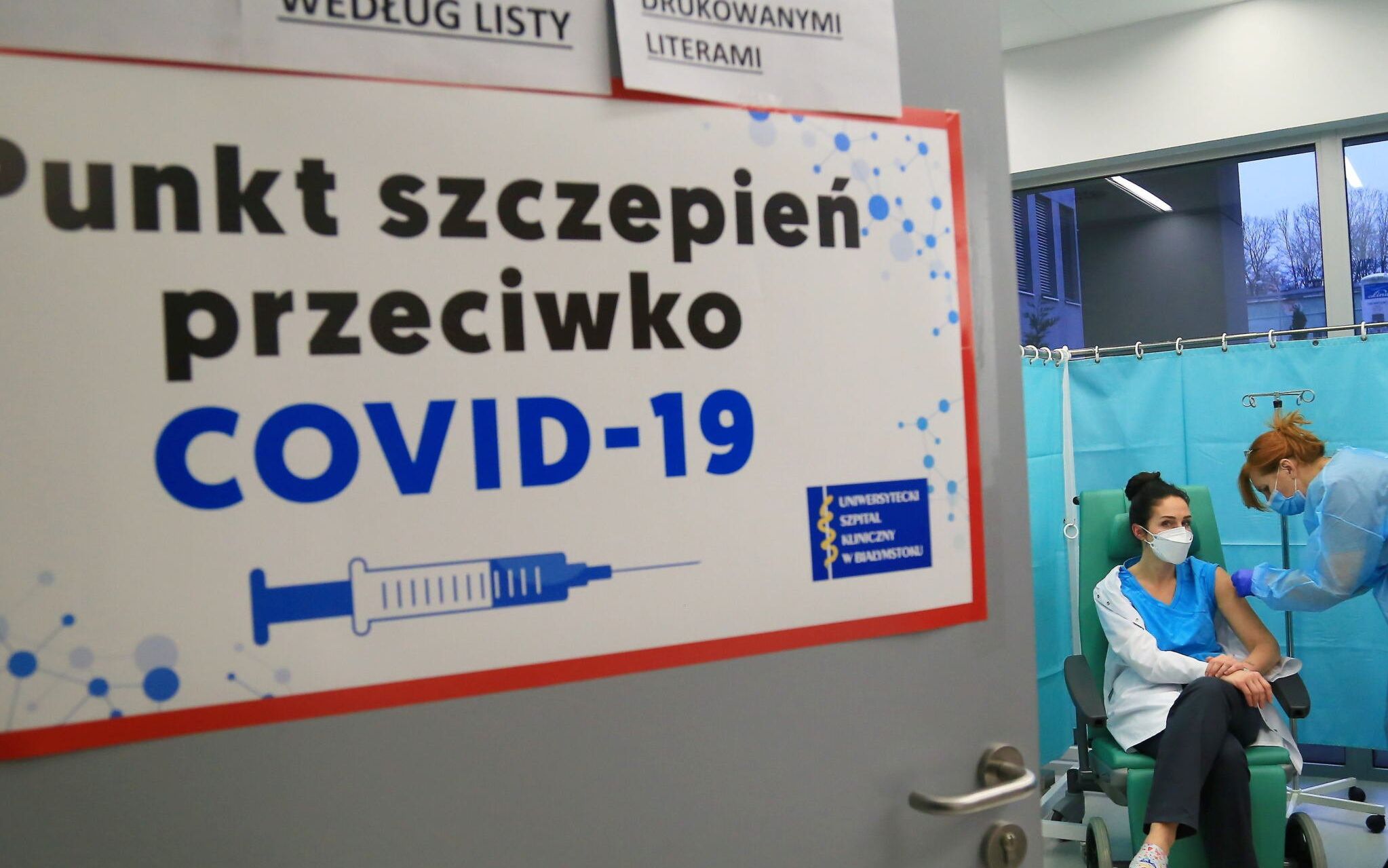 04.01.2021  Bialystok . Szpital Kliniczny Uniwersytetu Medycznego w Bialymstoku . Szczepienia pracownikow sluzby zdrowia przeciwko covid-19 .
Fot. Agnieszka Sadowska / Agencja Gazeta *** Local Caption *** .