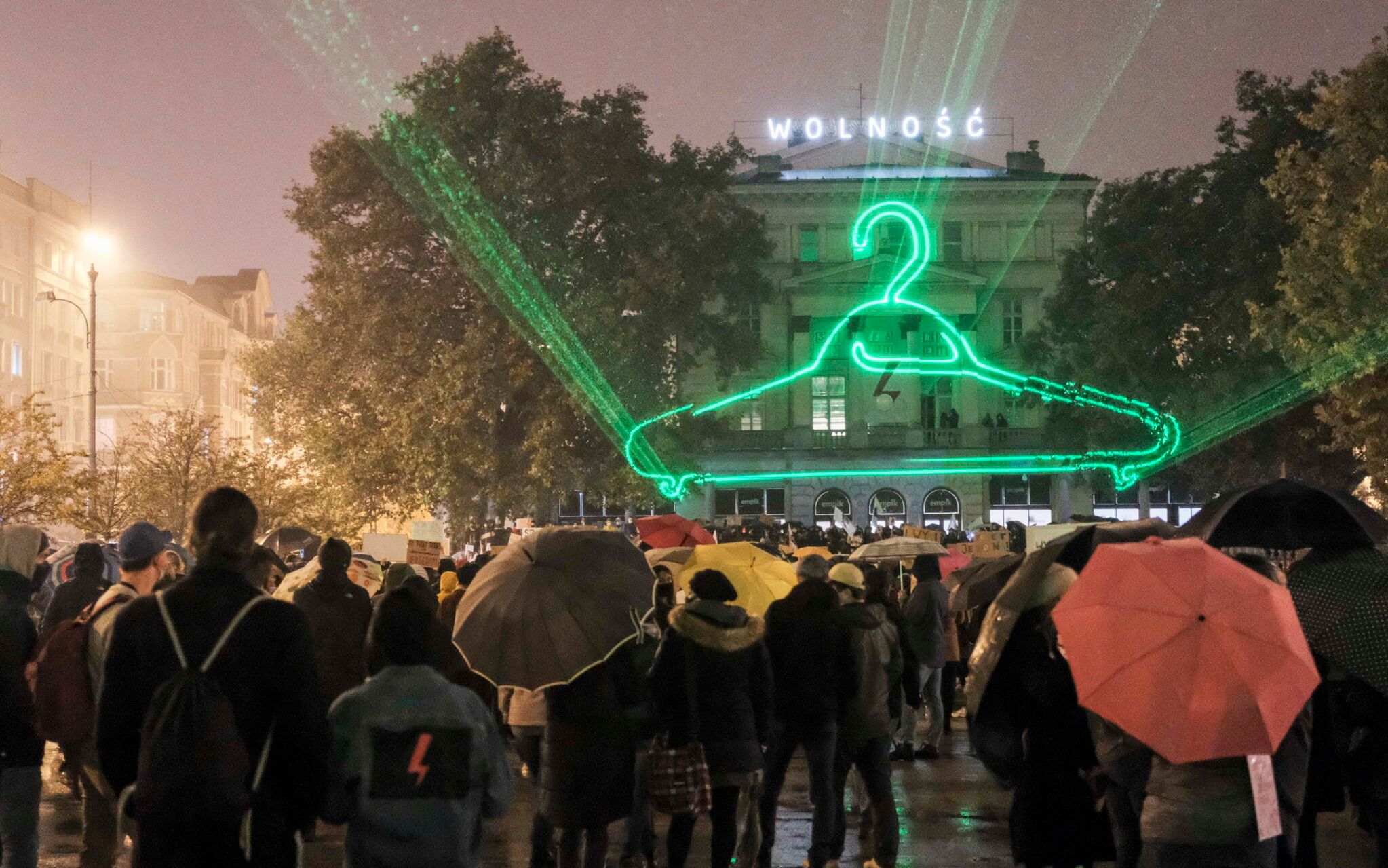30.10.2020 Poznan . Manifestacja przeciwko wyrokowi Trybunalu Konstytucyjnego w sprawie aborcji eugenicznej organizator Strajk Kobiet .
Fot. Piotr Skornicki / Agencja Gazeta
