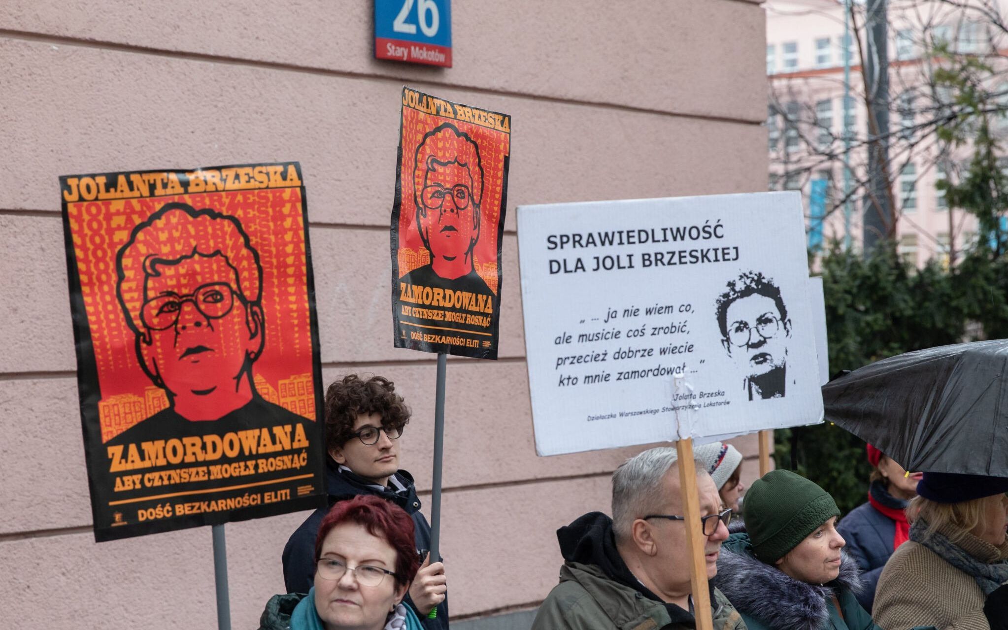 02.03.2020  Warszawa , ulica Rakowiecka 26 / 30 . Prokuratura Krajowa . Pikieta przeciwko dzialaniom organow scigania w sprawie morderstwa dzialaczki lokatorskiej Jolanty Brzeskiej . 
Fot. Jedrzej Nowicki / Agencja Gazeta