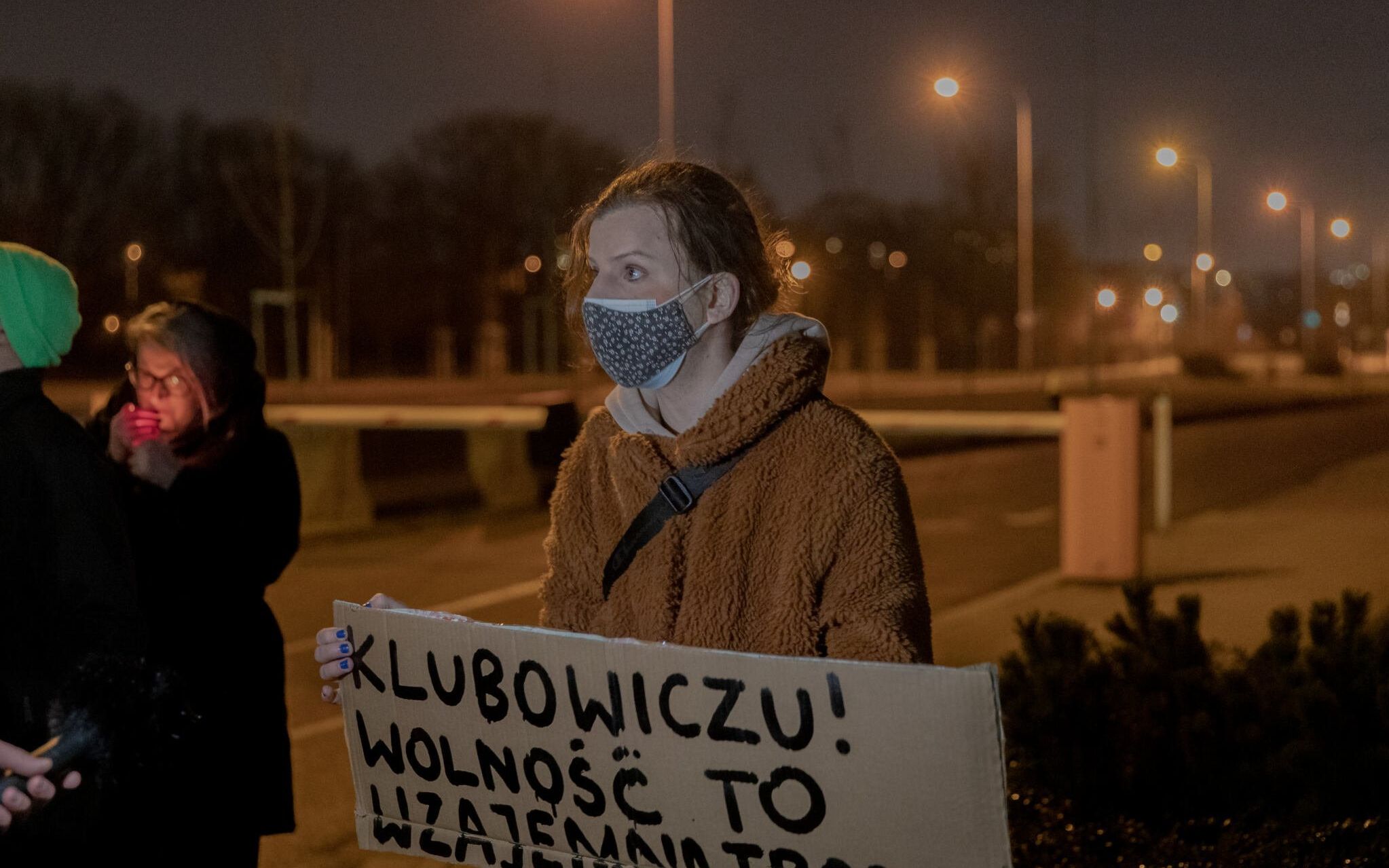 27.03.2021  Warszawa , Ambasada Korei Polnocnej . Protest przeciwko organizowaniu imprez klubowych w czasie pandemii koronawirusa . 
Fot. Jedrzej Nowicki / Agencja Gazeta