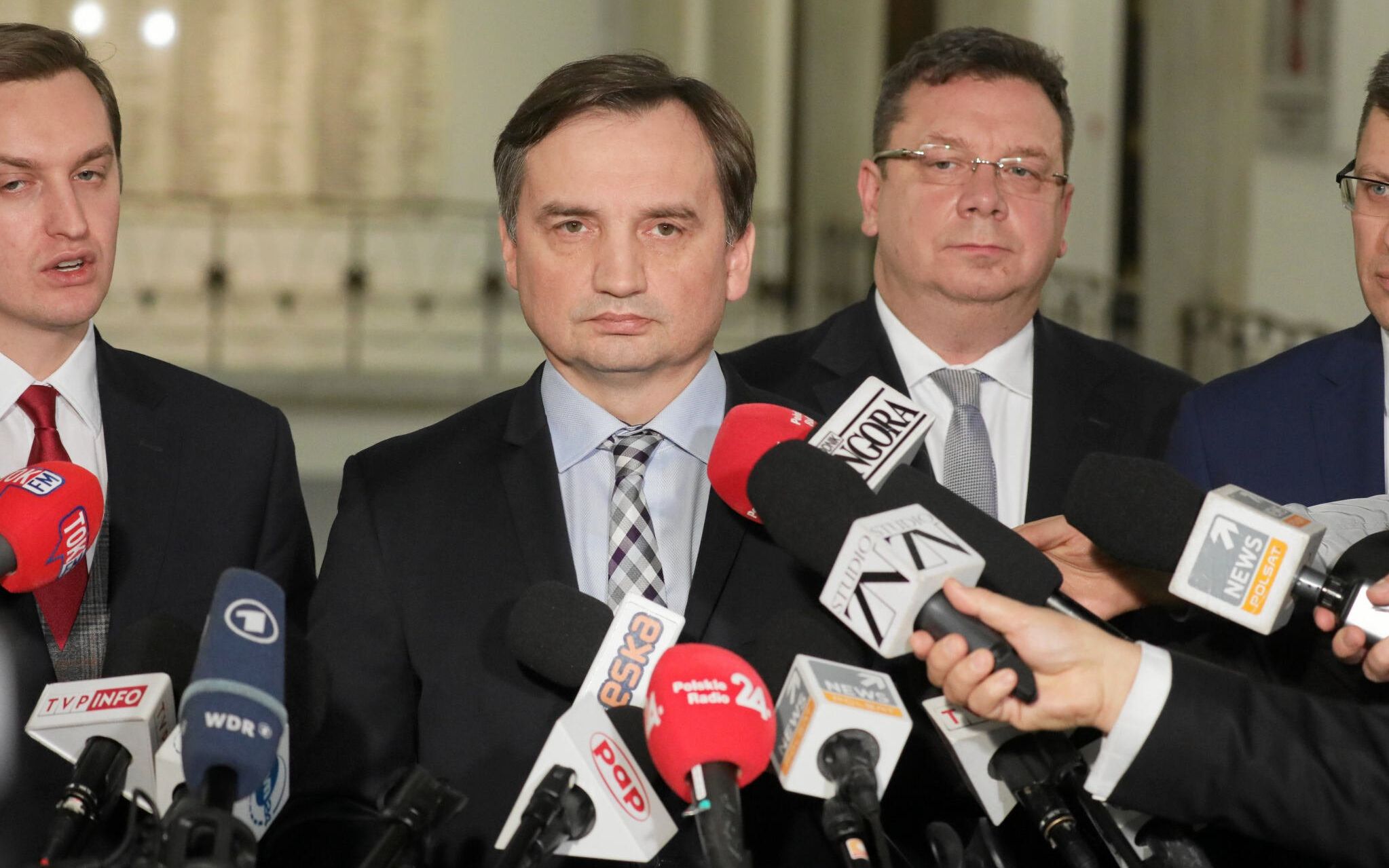 23.01.2020 Warszawa . Sejm . Od lewej: wiceminister sprawiedliwosci Sebastian Kaleta , minister sprawiedliwosci Zbigniew Ziobro , wiceminister sprawiedliwosci Michal Wojcik , wiceminister sprawiedliwosci Marcin Warchol podczas konferencji prasowej po glosowaniu Sejmu nad ustawa '' kagancowa ''.
Fot. Slawomir Kaminski / Agencja Gazeta
