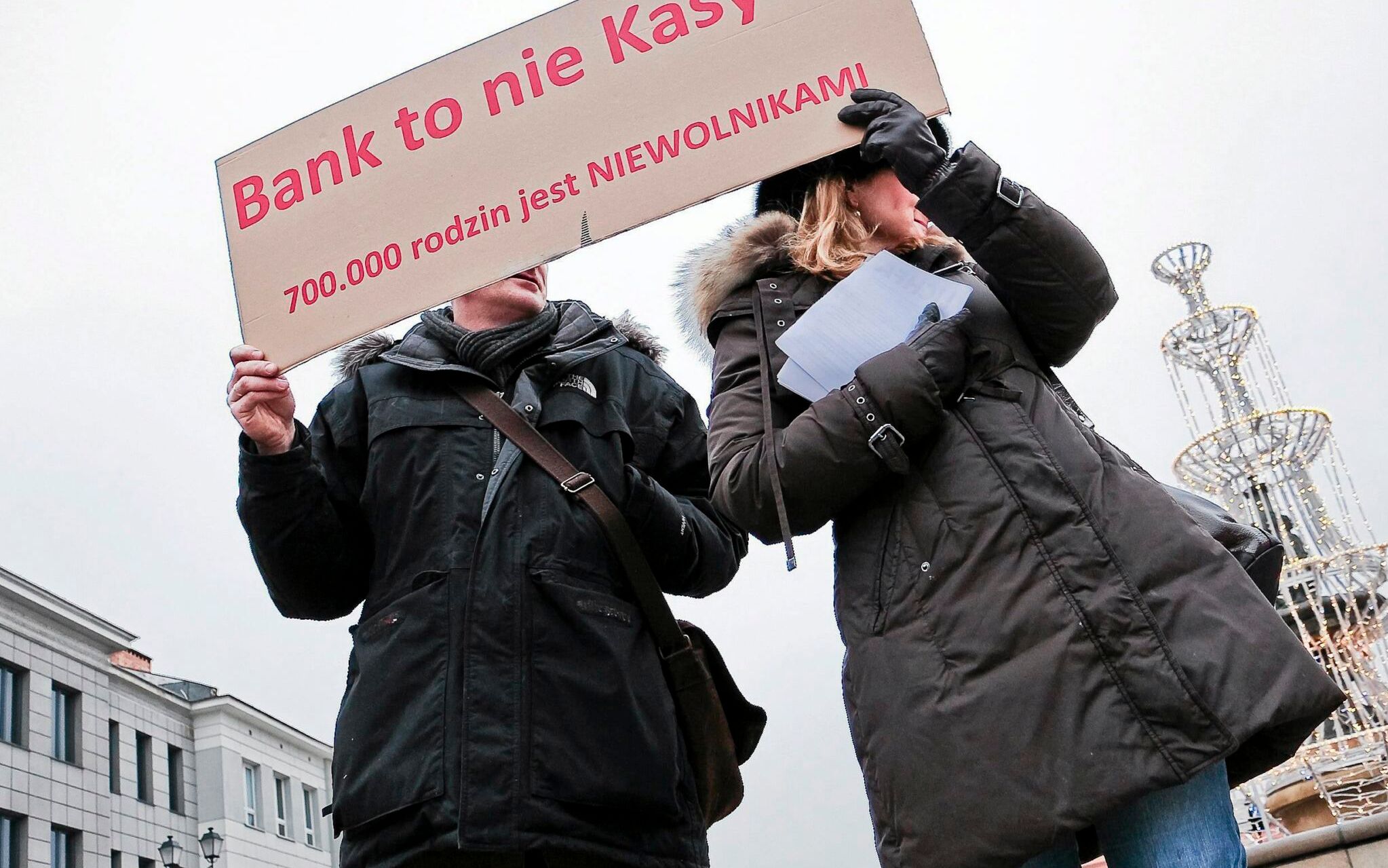 24.01.2015 Bialystok , Rynek Kosciuszki . Pikieta posiadaczy kredytow w frankach szwajcarskich .
Fot. Marcin Onufryjuk / Agencja Gazeta