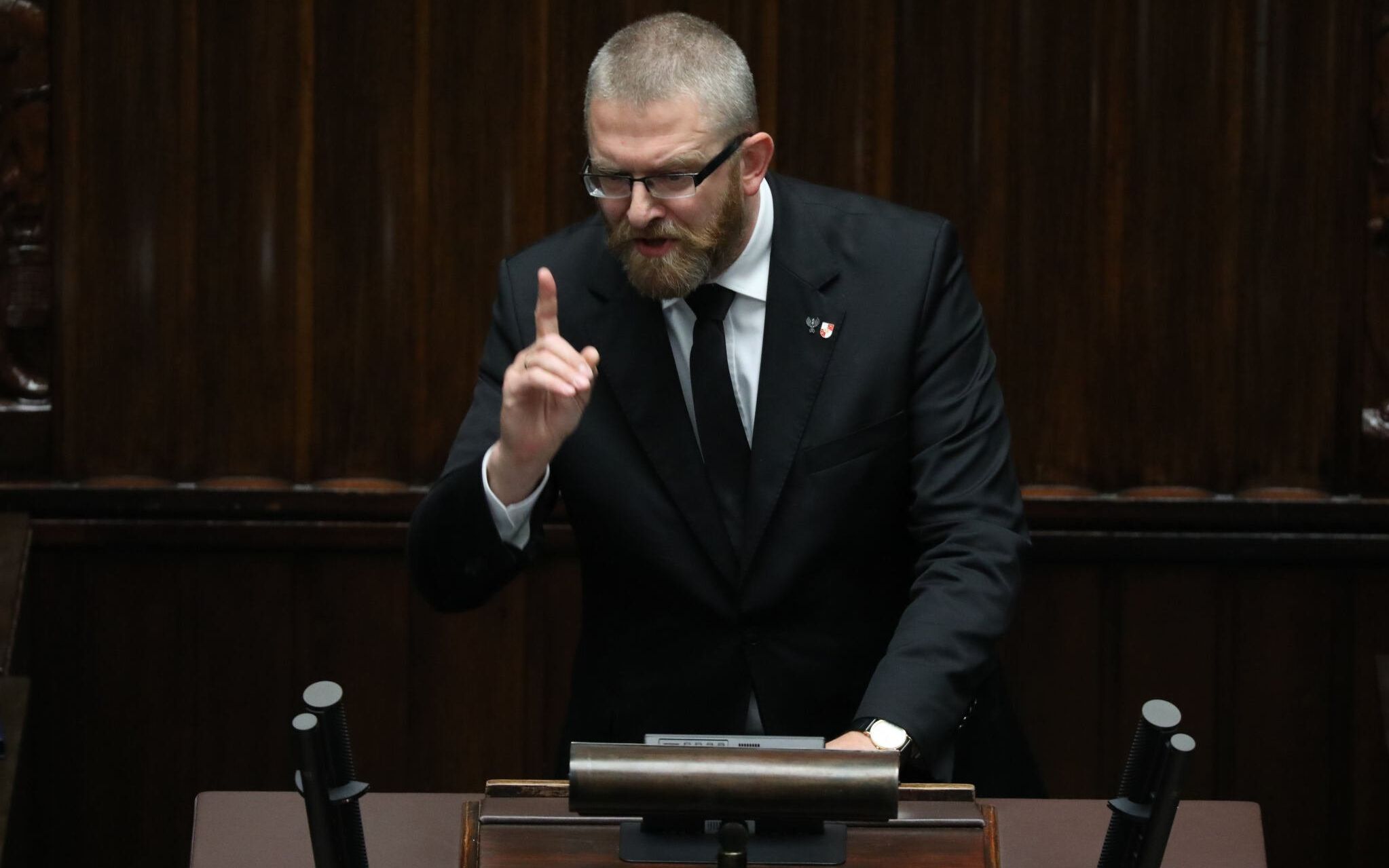 23.07.2020 Warszawa , ulica Wiejska . Sejm . 15 . posiedzenie Sejmu IX kadencji . Posel Konfederacji Grzegorz Braun podczas posiedzenia Sejmu .
Fot. Slawomir Kaminski / Agencja Gazeta