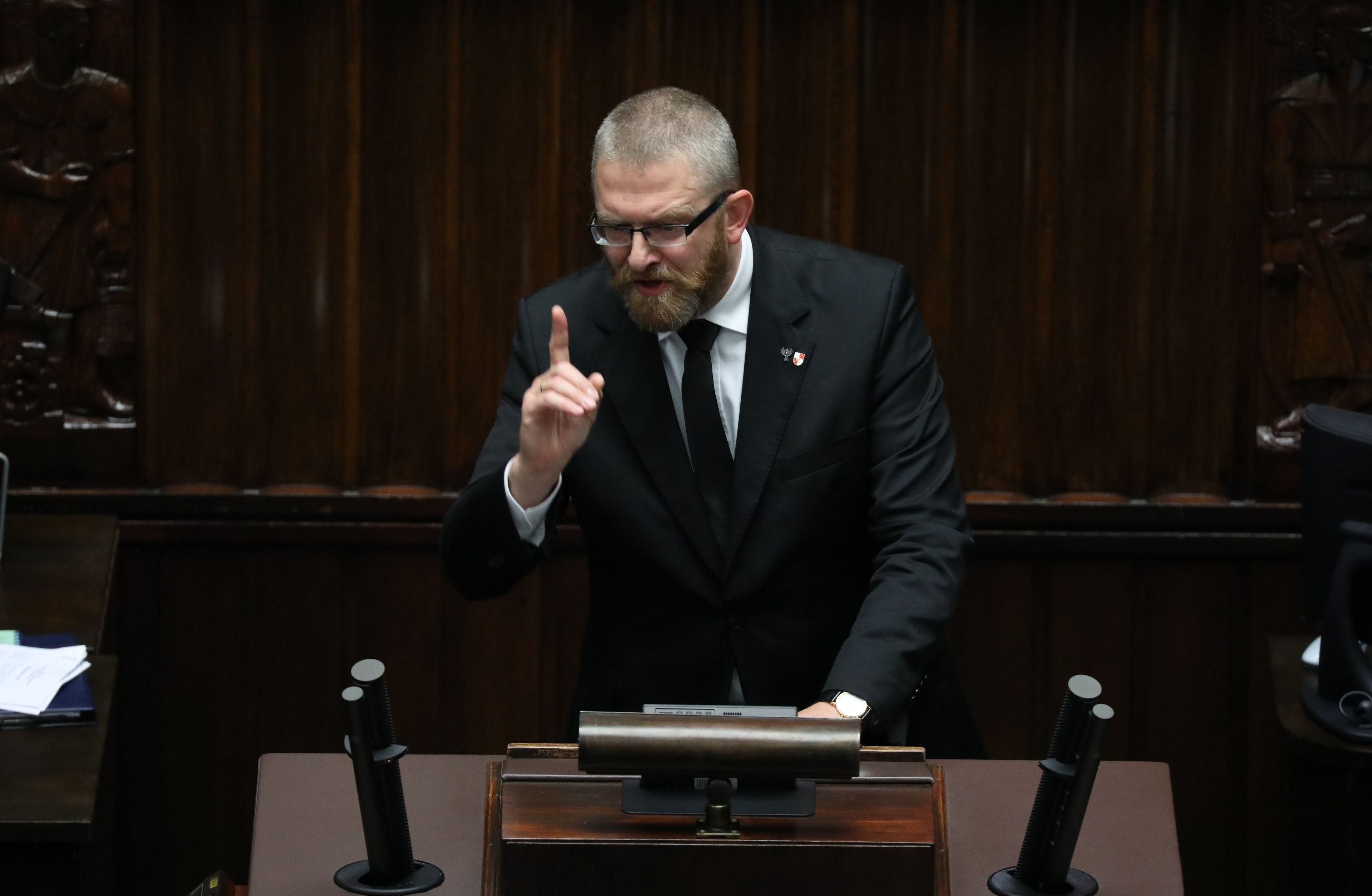 23.07.2020 Warszawa , ulica Wiejska . Sejm . 15 . posiedzenie Sejmu IX kadencji . Posel Konfederacji Grzegorz Braun podczas posiedzenia Sejmu .
