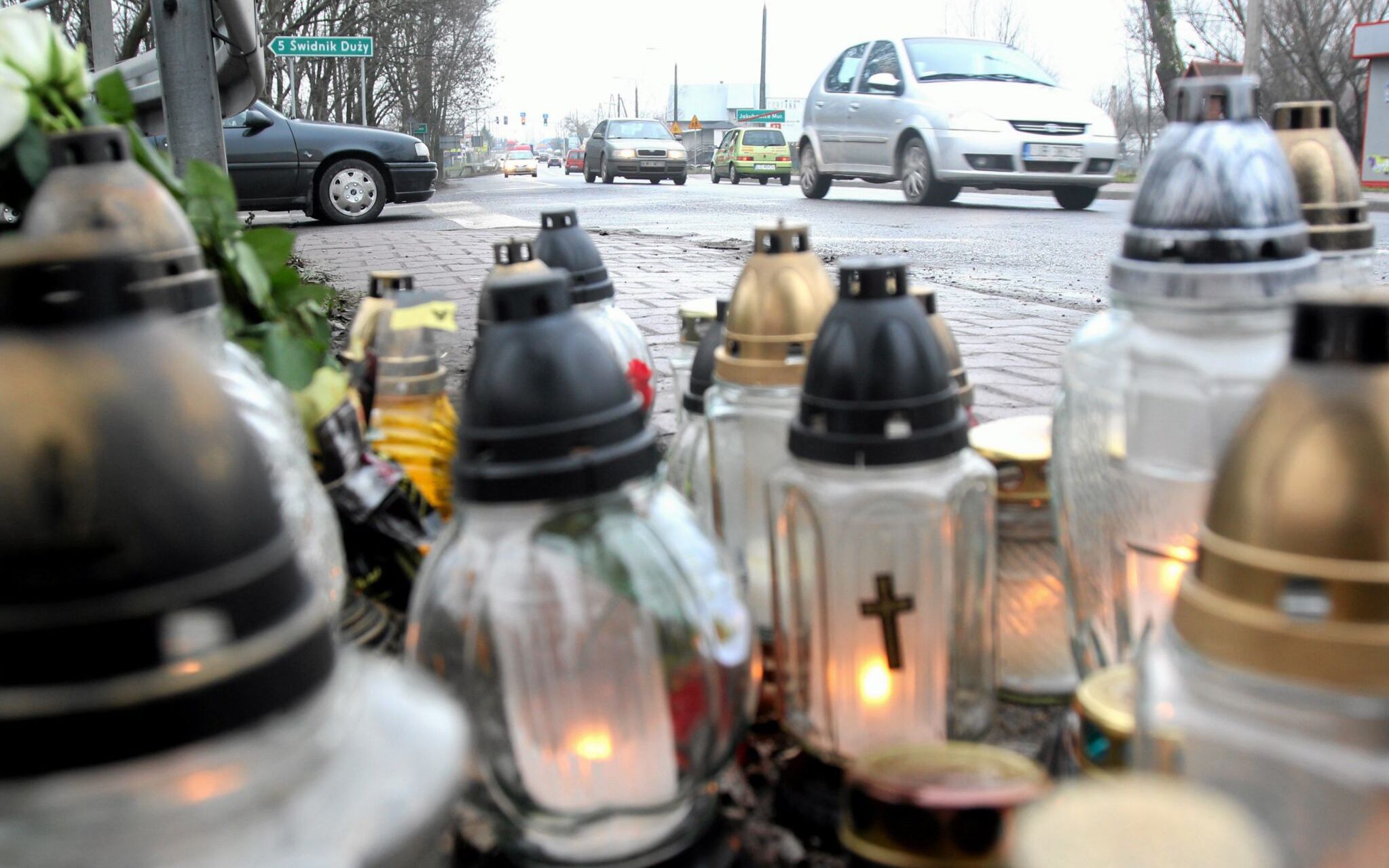 16.12.2013 Wolka Lubelska . Na przejsciu dla pieszych zginela 19 - letnia Katarzyna . Kierowca , ktory ja smiertelnie potracil , uciekl z miejsca wypadku .
Fot. Jakub Orzechowski / Agencja Gazeta