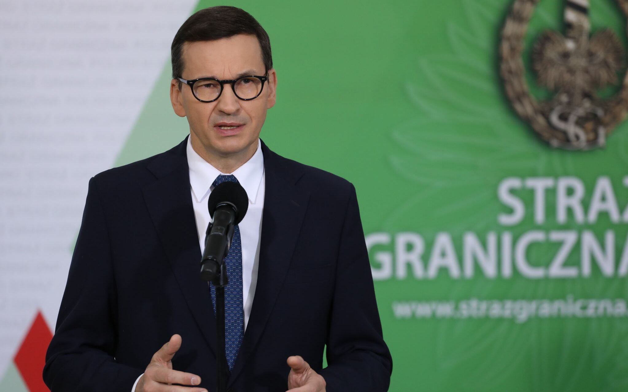 20.09.2021 Warszawa , al. Niepodleglosci 100 , Komenda Glowna Strazy Granicznej . Premier rzadu PiS Mateusz Morawiecki podczas konferencji prasowej ws. sytuacji na granicy polsko - bialoruskiej ( rzad PiS wprowadzil tam stan wyjatkowy , by "zwiekszyc komfort pracy sluzb " - nie dopiszczajac do migrantow organizacji pomocowych , przedstawicieli mediow , czy nawet parlamentarzystow ).
Fot. Maciek Jazwiecki / Agencja Gazeta