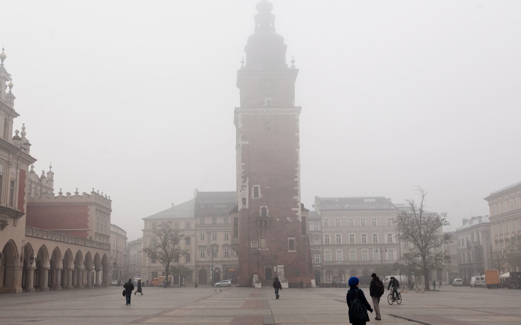 15.11.2012 KRAKOW , MGLA NAD MIASTEM .
FOT. MICHAL LEPECKI / AGENCJA GAZETA