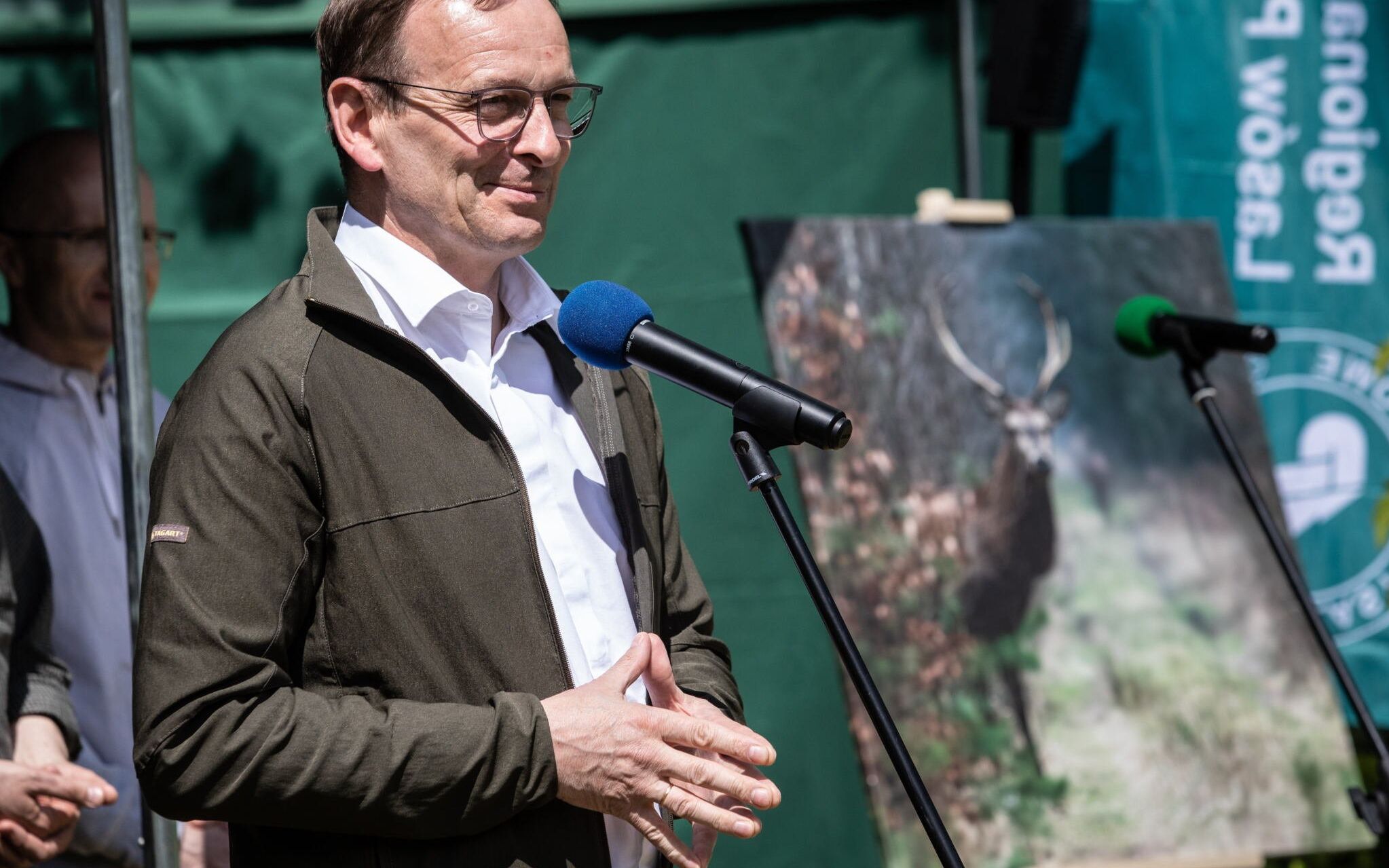 27.05.2021 Bozy Dar . Wiceminister klimatu i srodowiska Edward Siarka podczas uroczystego sadzenia lasu na terenie Regionalnej Dyrekcji Lasow Panstwowych w Lublinie ( Nadlesnictwo Swidnik , Lesnictwo Krzczonow ) ,  w ramach ogolnopolskiej akcji '' Lacza nas drzewa '' - projekcie Ministerstwa Klimatu i Srodowiska .
Fot. Jakub Orzechowski / Agencja Gazeta
