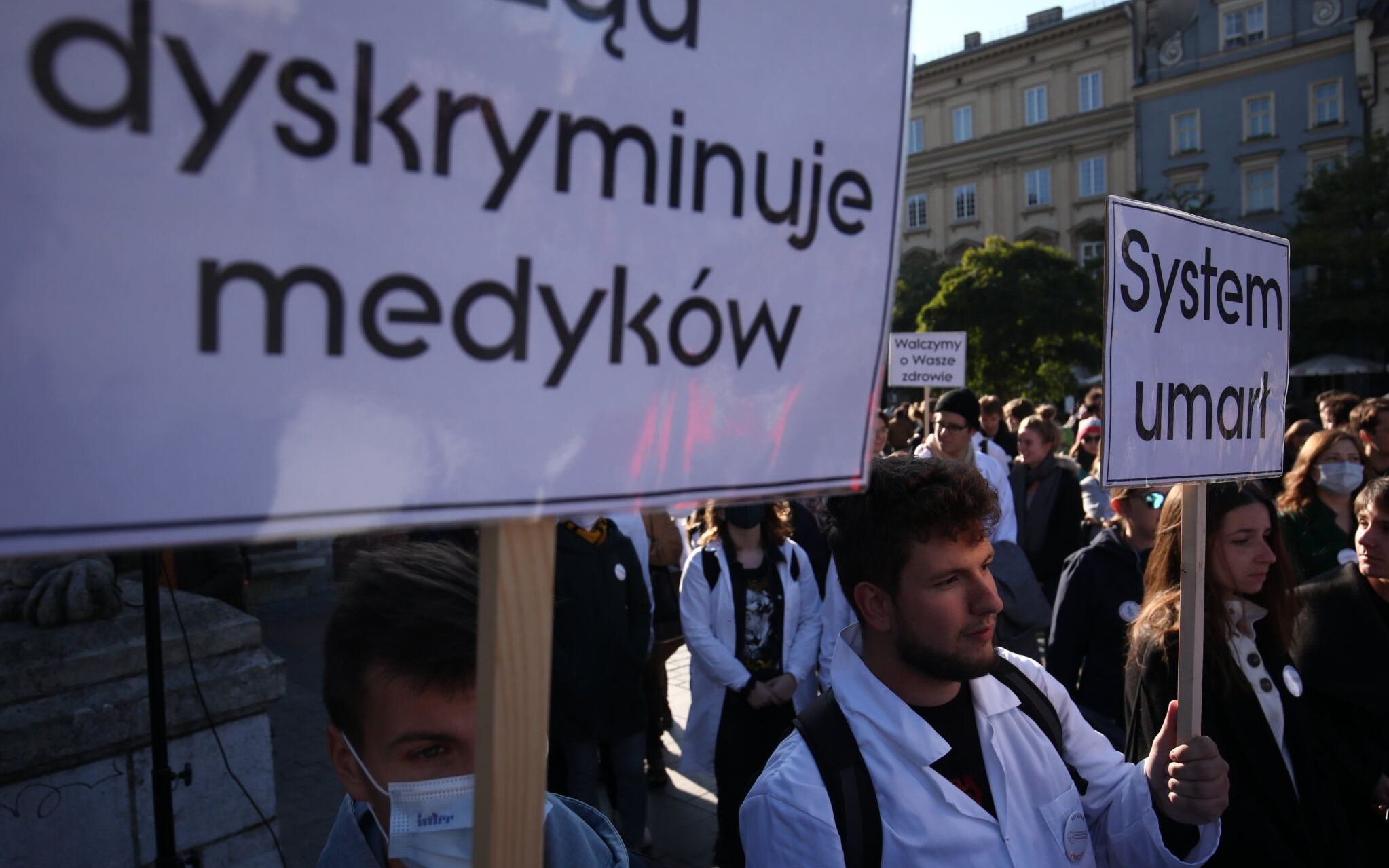 09.10.2021 Krakow , Rynek Podgorski . Protest pracownikow zawodow medycznych w Krakowie .
Jakub Wlodek / Agencja Wyborcza.pl