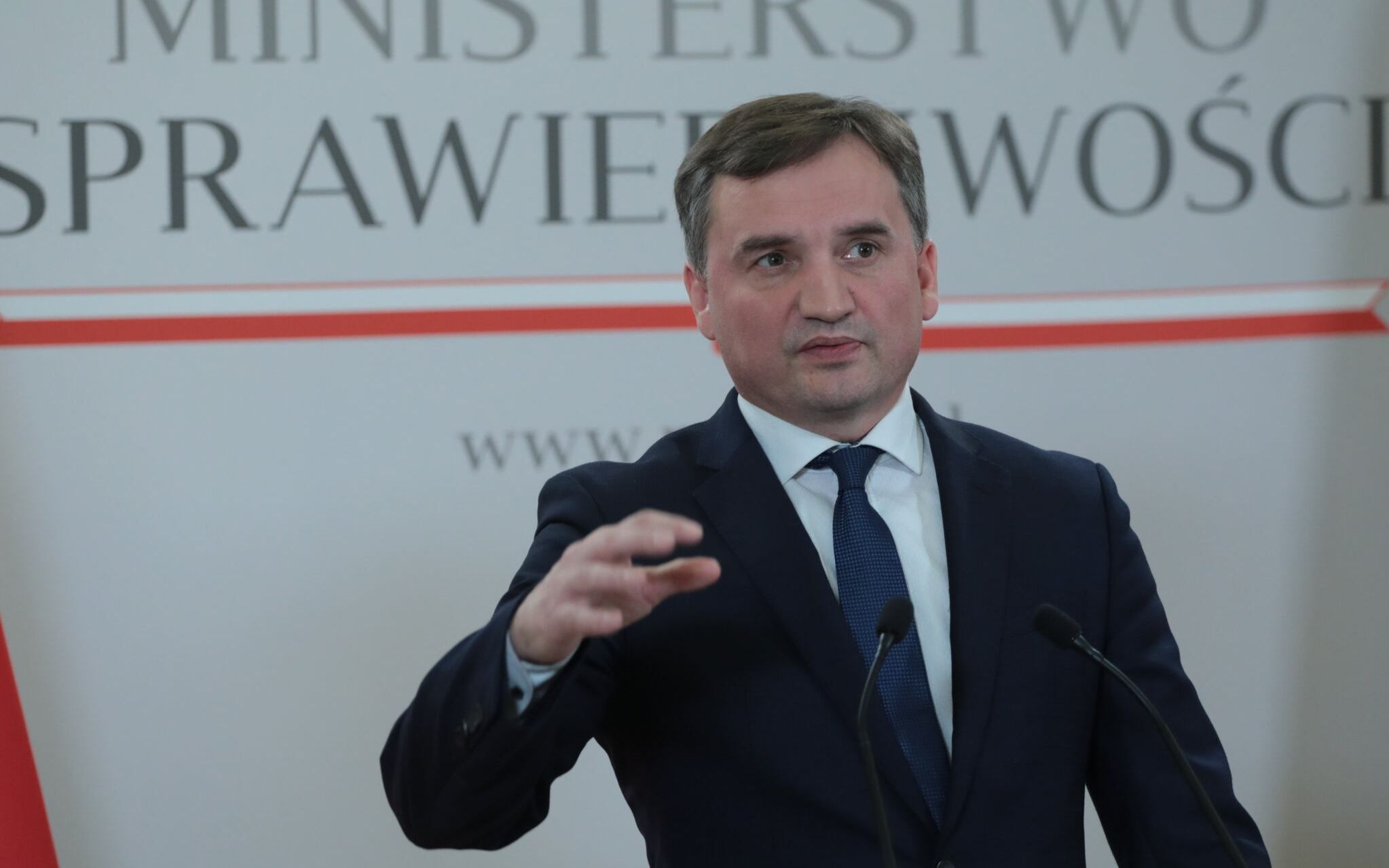 08.11.2021 Warszawa , aleja Roz . Ministerstwo Sprawiedliwosci . Minister sprawiedliwosci Zbigniew Ziobro podczas konferencji prasowej po ogloszeniu wyroku Europejskiego Trybunalu Praw Czlowieka w sprawie polskiej Krajowej Rady Sadownictwa i Izby Kontroli Nadzwyczajnej i Spraw Publicznych Sadu Najwyzszego .
Fot. Slawomir Kaminski / Agencja Wyborcza.pl