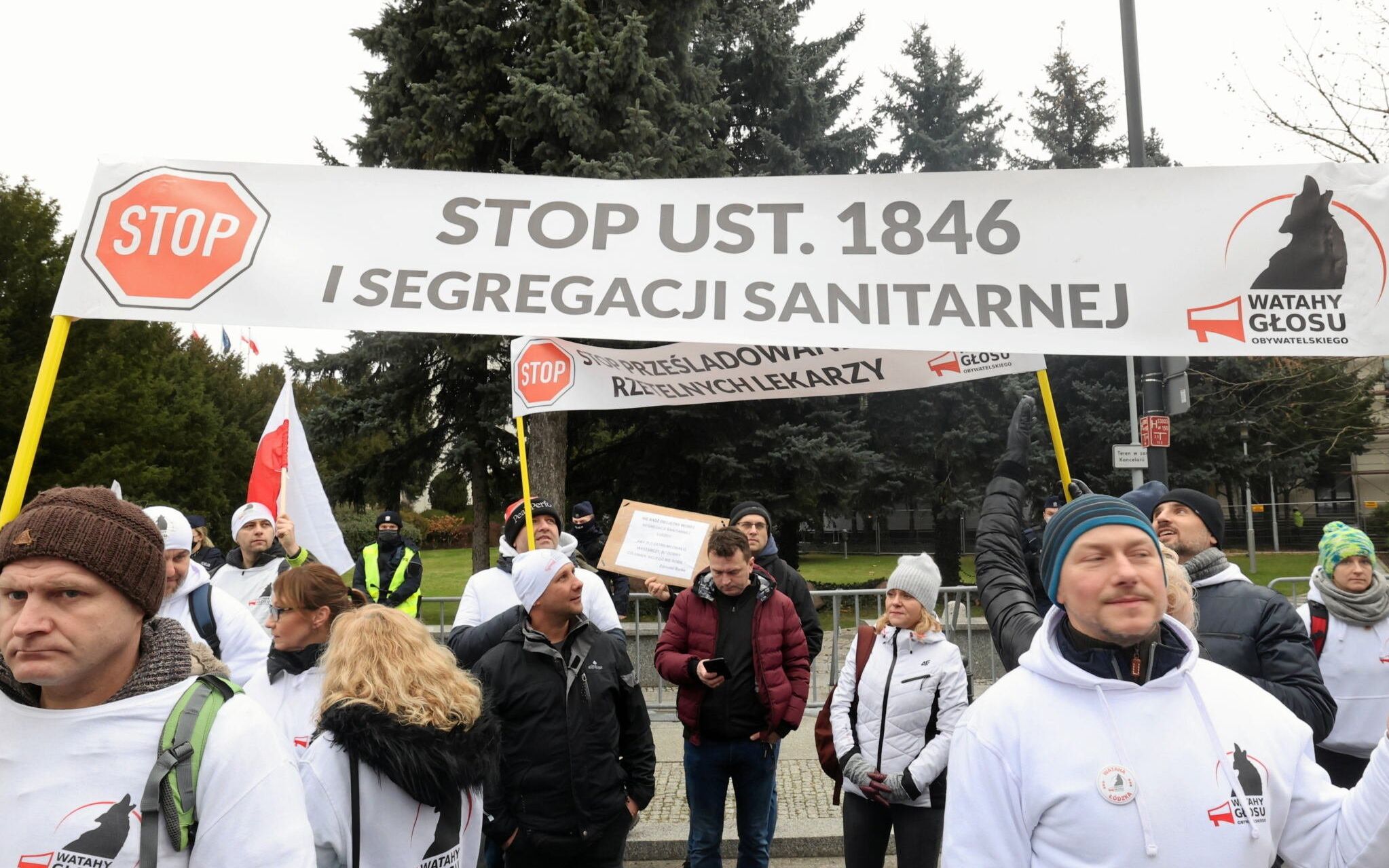05.01.2022  Warszawa , Sejm . Demonstracja przeciw szczepieniom i segregacji sanitarnej .
Fot . Kuba Atys / Agencja Wyborcza