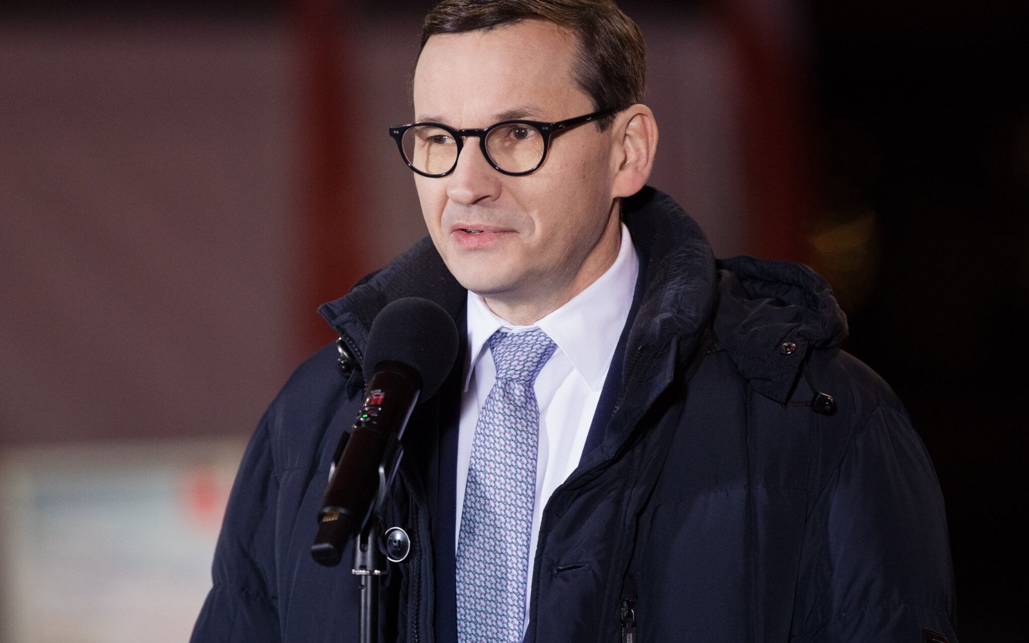01.02.2022 Warszawa , Wola , aleja Solidarnosci 100 . Stacja paliw Orlen . Premier Mateusz Morawiecki podczas konferencji prasowej w sprawie inflacji i obnizonej od 01.02.2022 stawki VAT na paliwo .
Fot. Dawid Zuchowicz / Agencja Wyborcza.pl