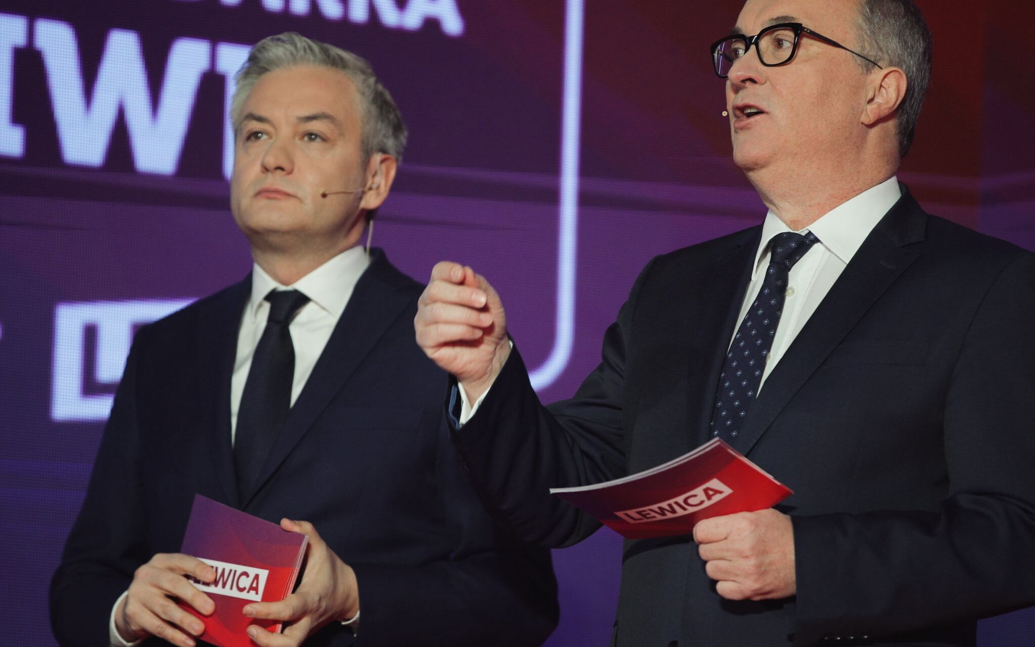 19.02.2022 Warszawa , ul. Racjonalizacji 6/8 . Robert Biedron (L) i Wlodzimierz Czarzasty (P) podczas konwencji gospodarczej Lewicy " Nowoczesna Gospodarka . Uczciwe Podatki ".
Fot. Dawid Zuchowicz / Agencja Wyborcza.pl