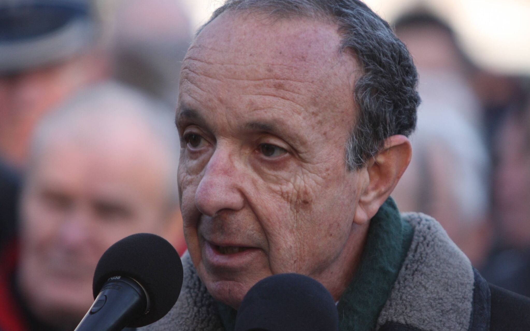 18.11.2008  WARSZAWA POWAZKI CMENTARZ WOJSKOWY POGRZEB MIECZYSLAWA FRANCISZKA RAKOWSKIEGO OSTATNIEGO PREMIER PRL I  OSTATNIEGO PIERWSZEGO SEKRETARZA PZPR TWORCY I REDAKTORA NACZELNEGO TYGODNIKA POLITYKA N/Z DANIEL PASSENT
FOT. SLAWOMIR KAMINSKI / AGENCJA GAZETA