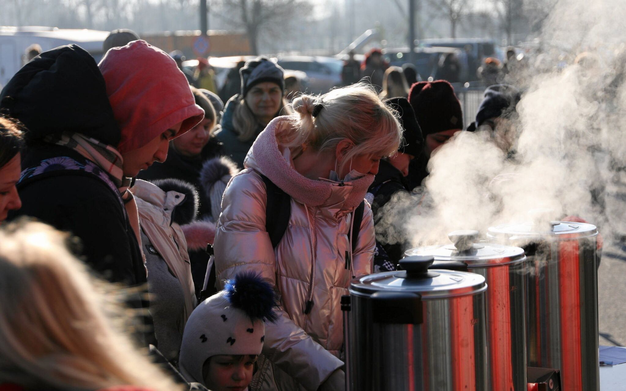 19.03.2022 Warszawa , PGE Narodowy . Kolejka chetnych ( uchodzcow z Ukrainy ) w pierwszy dzien funkcjonowania punktu przydzielania numerow PESEL na Stadionie Narodowym .
Fot. Maciek Jazwiecki / Agencja Wyborcza.pl