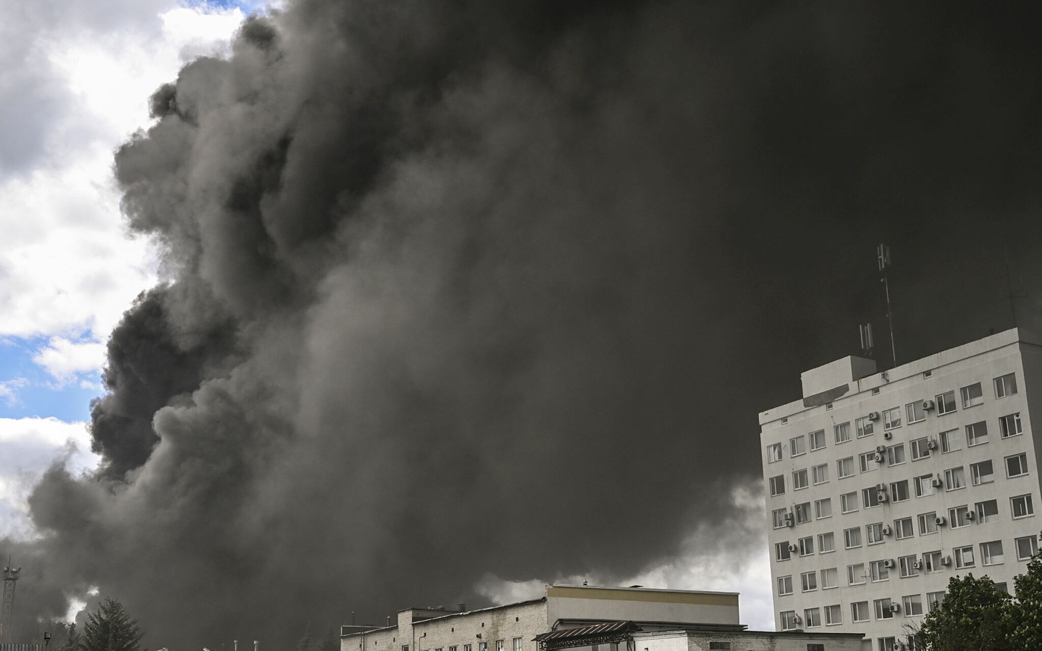 Smoke rises from an oil refinery after an attack outside the city of Lysychansk in the eastern Ukranian region of Donbas, on May 22, 2022, on the 88th day of the Russian invasion of Ukraine. (Photo by ARIS MESSINIS / AFP)