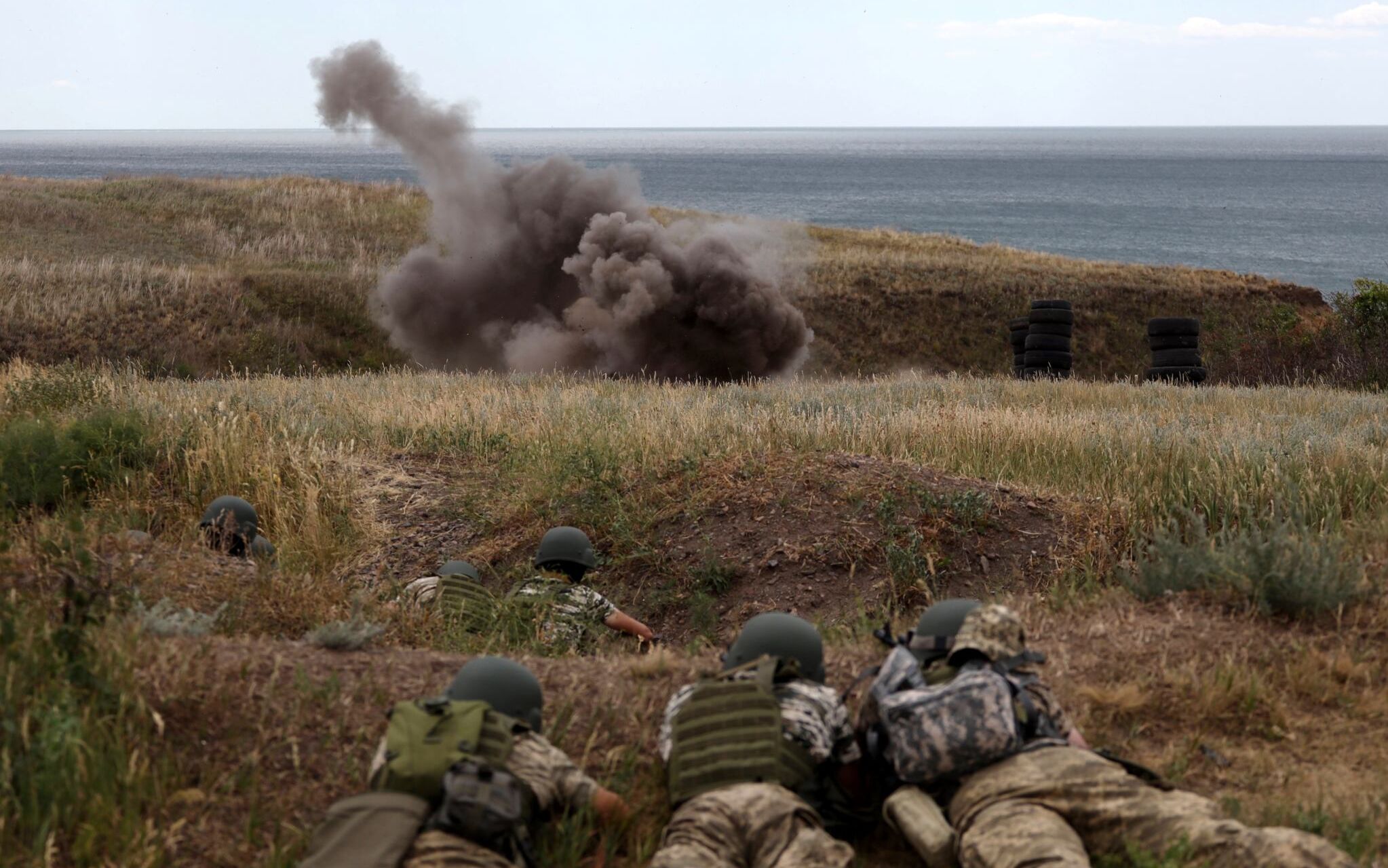 Servicemen of the 126th Separate Territorial Brigade of the Armed Forces of Ukraine take part in military exercises in Odessa region on June 22, 2022, amid Russia's military invasion launched on Ukraine. (Photo by Oleksandr GIMANOV / AFP)