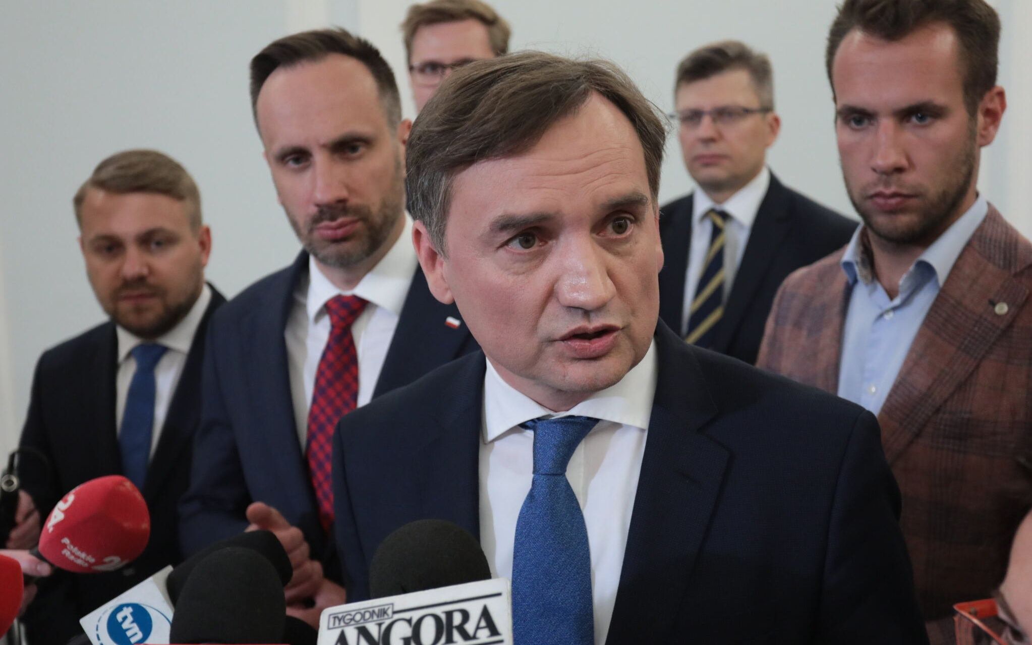11.05.2022 Warszawa , ulica Wiejska . Sejm . Od lewej: Jacek Ozdoba , Janusz Kowalski , Michal Wos , Zbigniew Ziobro , Marcin Warchol , Jan Kanthak , Maria Kurowska podczas konferecji prasowej poslow Solidarnej Polski w sprawie nowelizacji przepisow o Sadzie Najwyzszym . 
Fot. Slawomir Kaminski / Agencja Wyborcza.pl