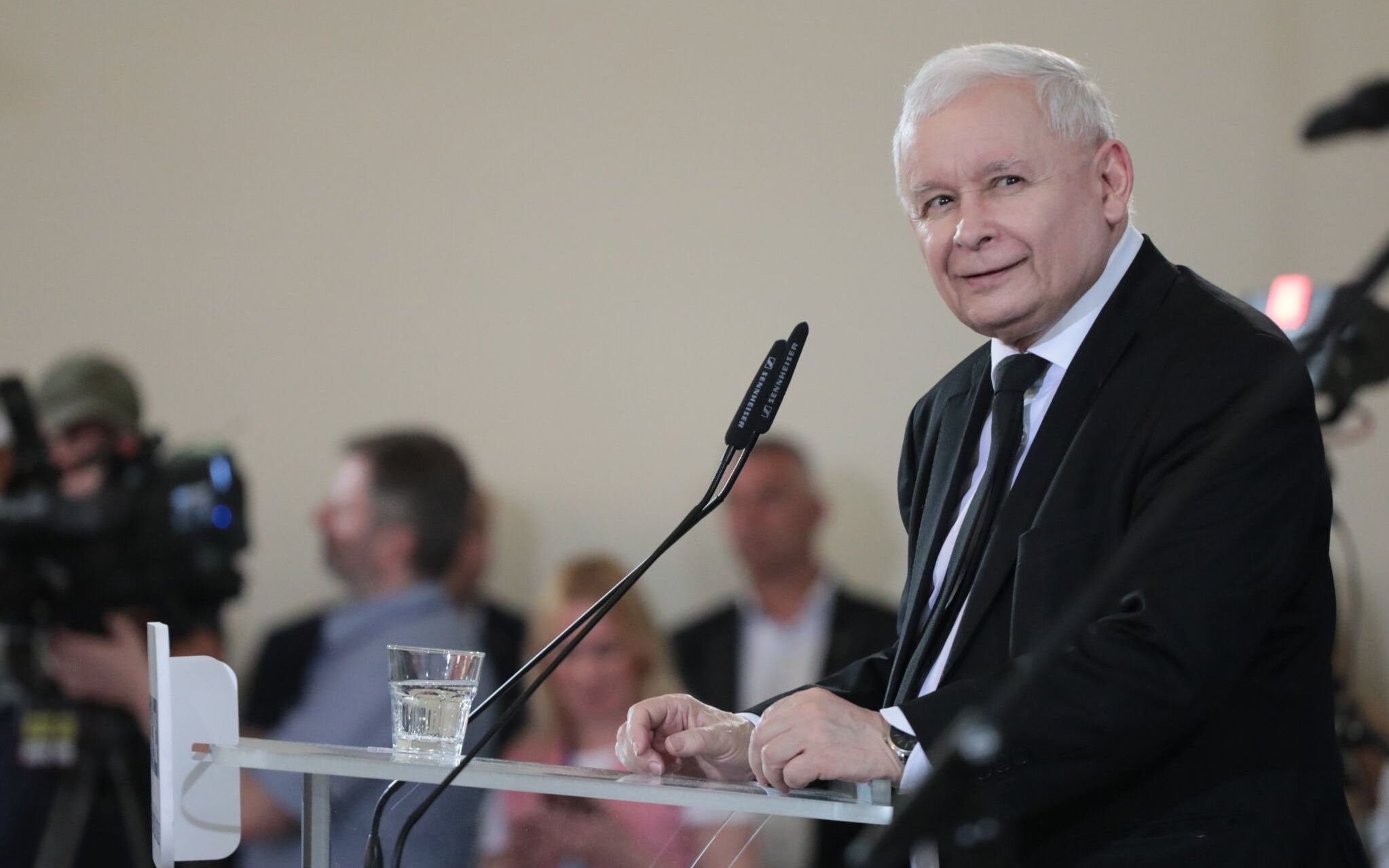 08.06.2022 Sochaczew . Hotel Chopin . Prezes Prawa i Sprawiedliwosci Jaroslaw Kaczynski podczas spotkania z mieszkancami Sochaczewa i wyjazd w Polske .
Fot. Slawomir Kaminski / Agencja Wyborcza.pl