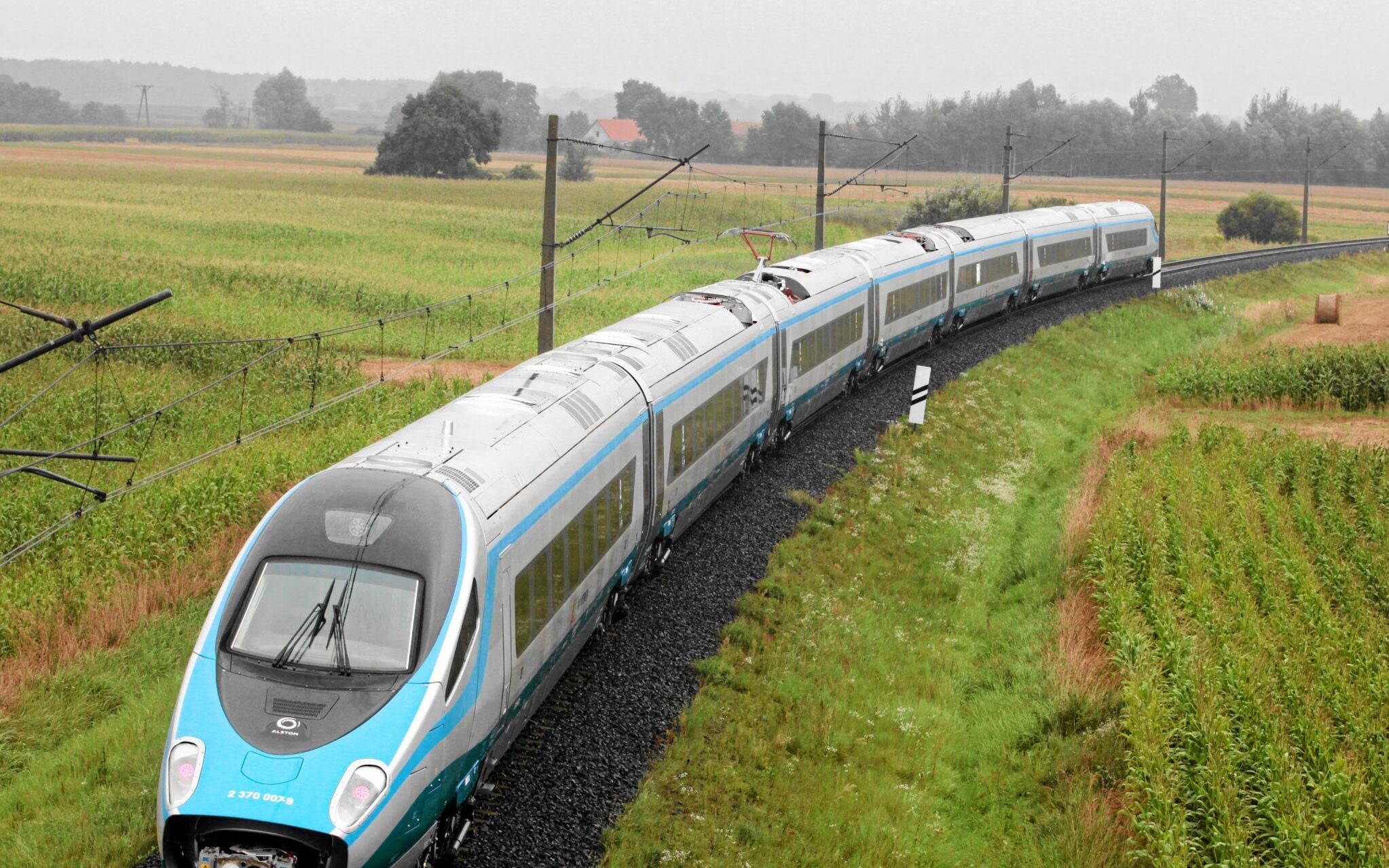 20.08.2013 Zmigrod . Pociag Pendolino na torze doswiadczalnym .
fot. Mieczyslaw Michalak / Agencja Wyborcza.pl