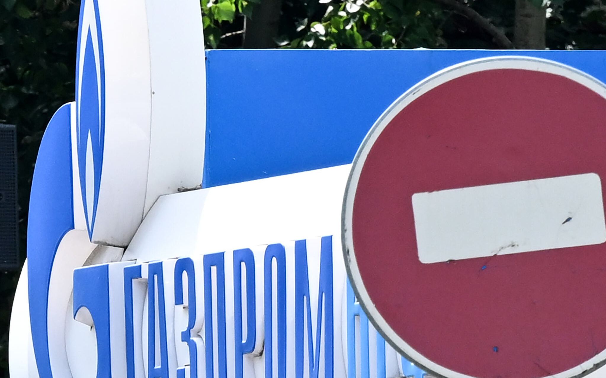 The logo of Russia's energy giant Gazprom is pictured at one of its petrol stations in Moscow on July 11, 2022. (Photo by Kirill KUDRYAVTSEV / AFP)