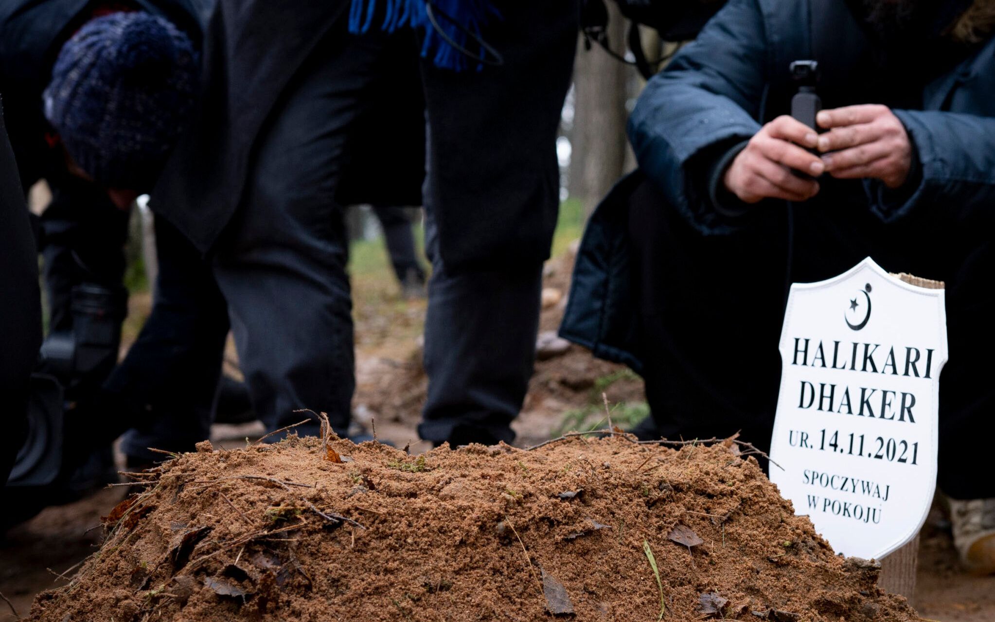 Bohoniki, 23.11.2021. Pogrzeb przedwcześnie urodzonego dziecka migrantów