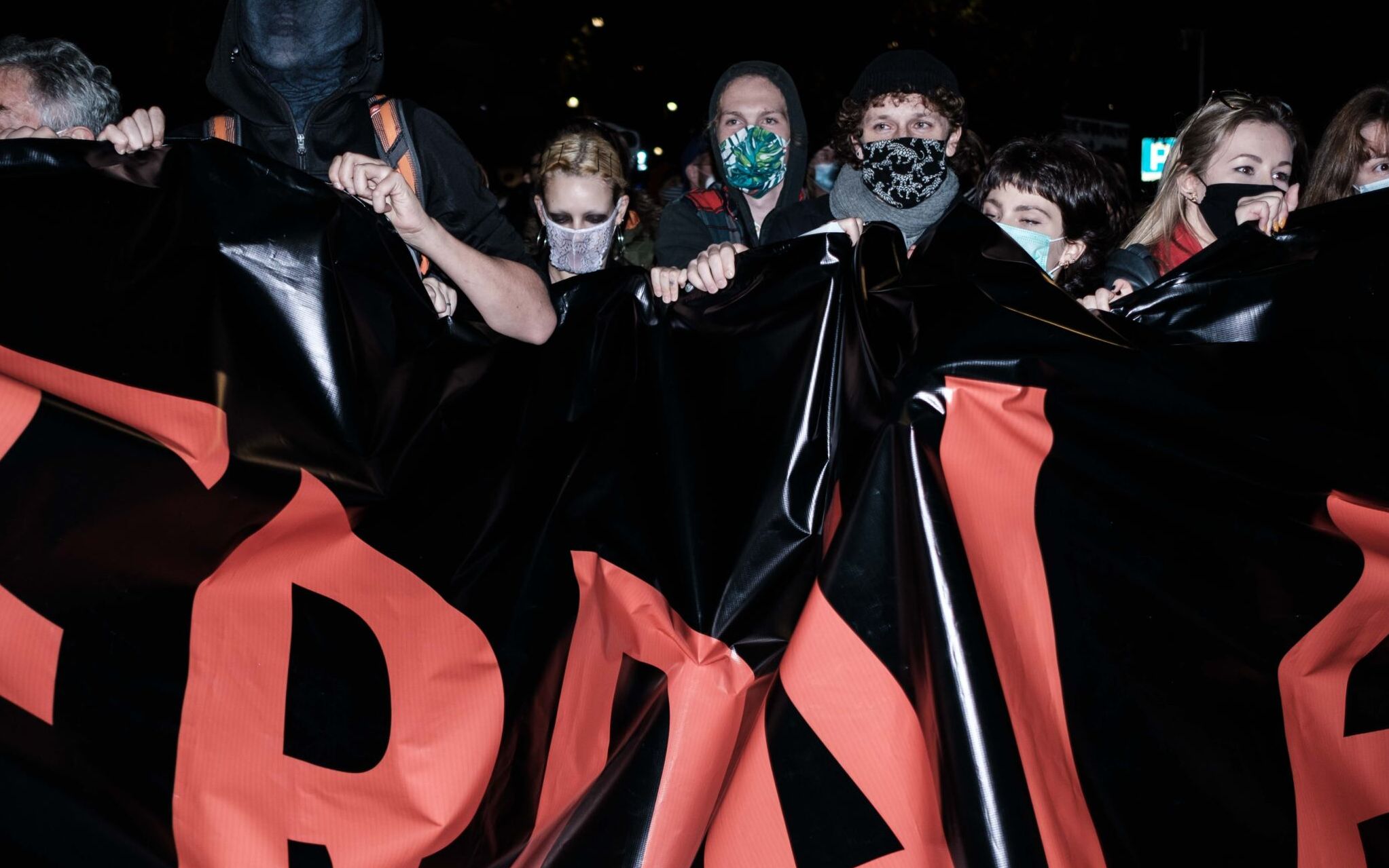 Grafika do artykułu Protest w Warszawie po zakazaniu aborcji. Tłum idzie pod dom Kaczyńskiego [AKTUALIZOWANY]