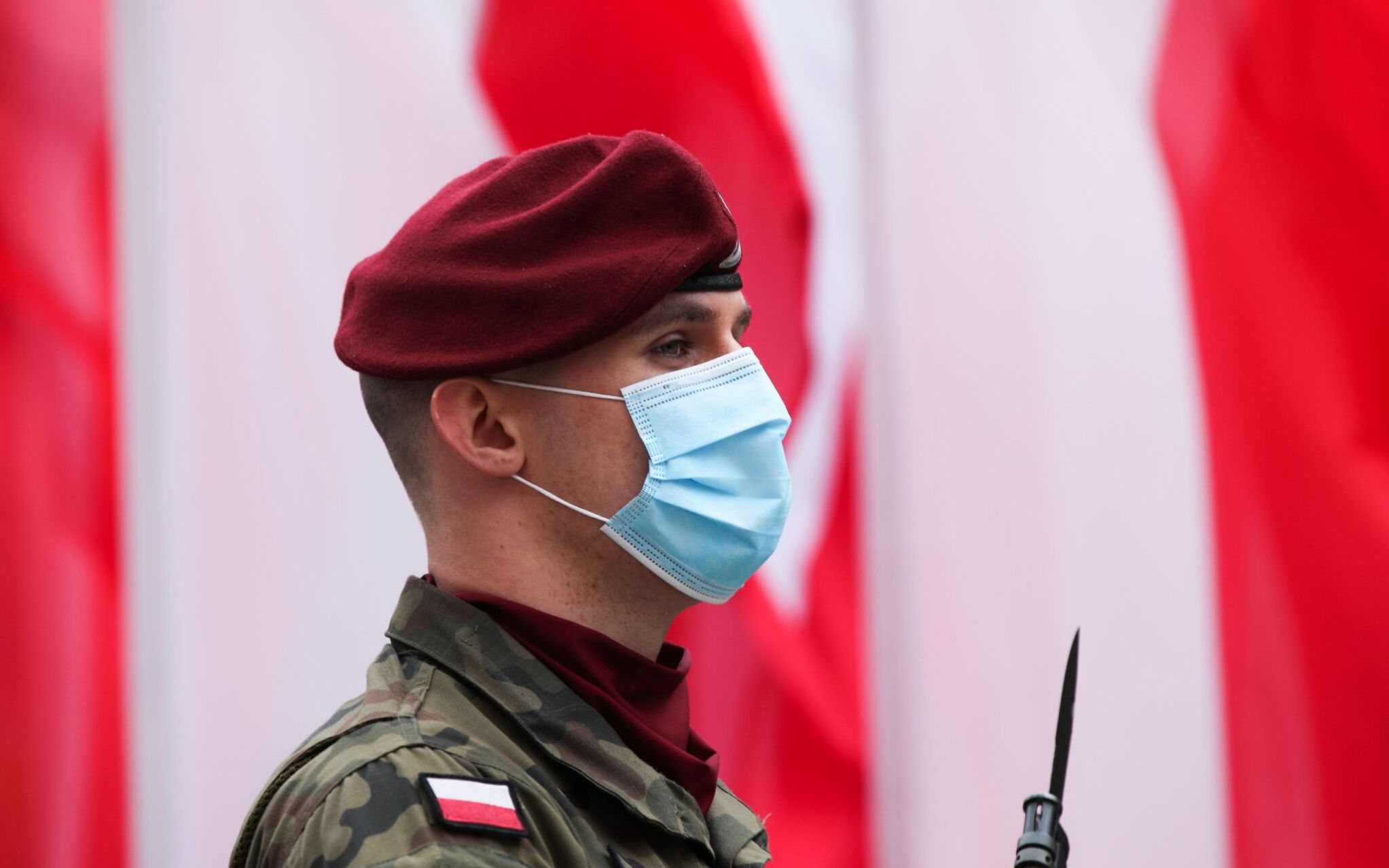 Grafika do artykułu Jest źle - rekord zgonów i mnóstwo zakażeń. Pobudka rządu: tej epidemii jednak trzeba się bać