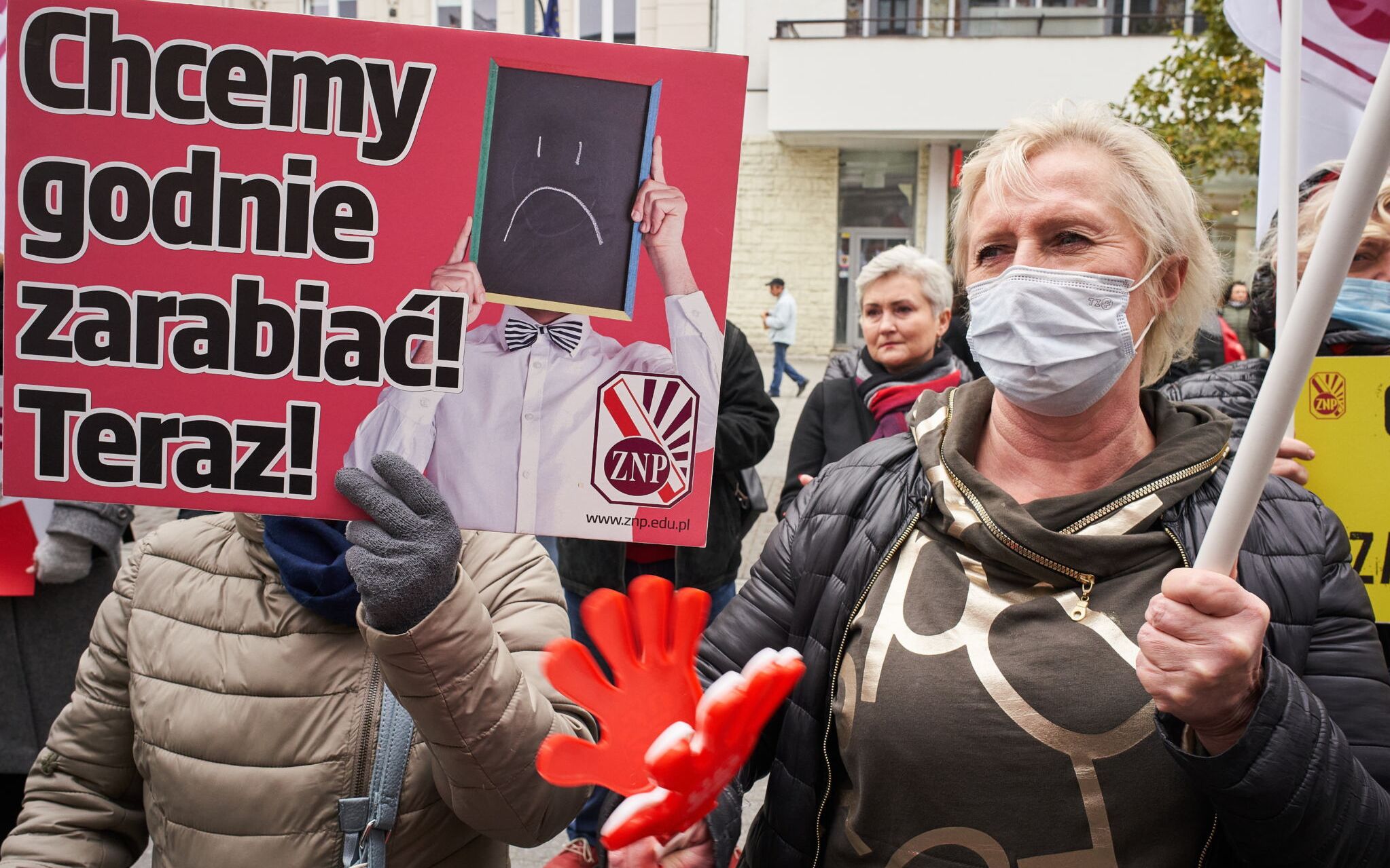 14.10.2021 Lodz , Urzad Miasta , ul. Piotrkowska . Protest nauczycieli - w Dzien Nauczyciela ( Swieto Edukacji Narodowej )
Fot. Marcin Stepien / Agencja Wyborcza.pl