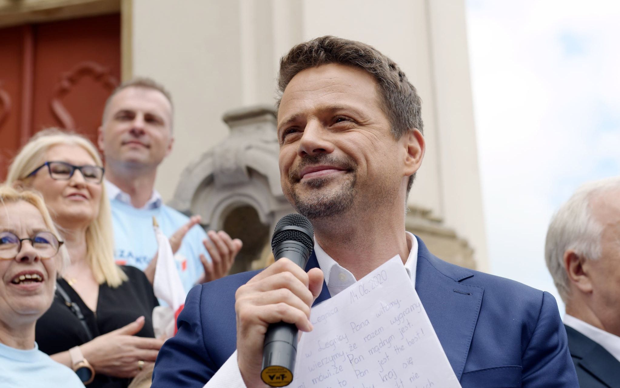 14.06.2020 Legnica . Kandydat na prezydenta RP Rafal Trzaskowski podczas wiecu wyborczyego na Rynku . 
fot . Tomasz Pietrzyk / Agencja Gazeta
