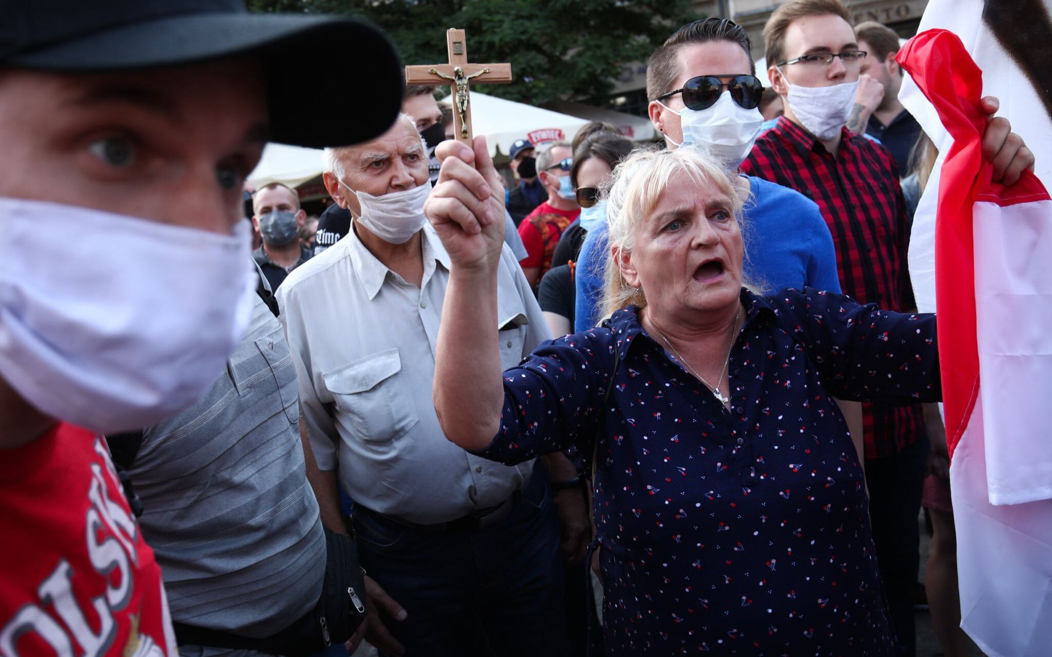 29.08.2020 Krakow , Rynek Glowny . Marsz Rownosci i kontrmanifestacja skrajnych prawicowcow . Kontrmanifestacja skrajnej prawicy.
Fot. Jakub Wlodek / Agencja Gazeta