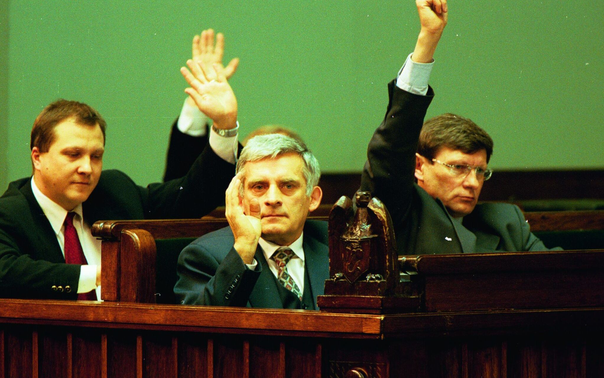 20.03.1998 Warszawa , Sejm , premier Jerzy Buzek i ministrowie podczas posiedzenia na temat lustracji .
Fot. Slawomir Kaminski / Agencja Gazeta
SK DVD 082 A