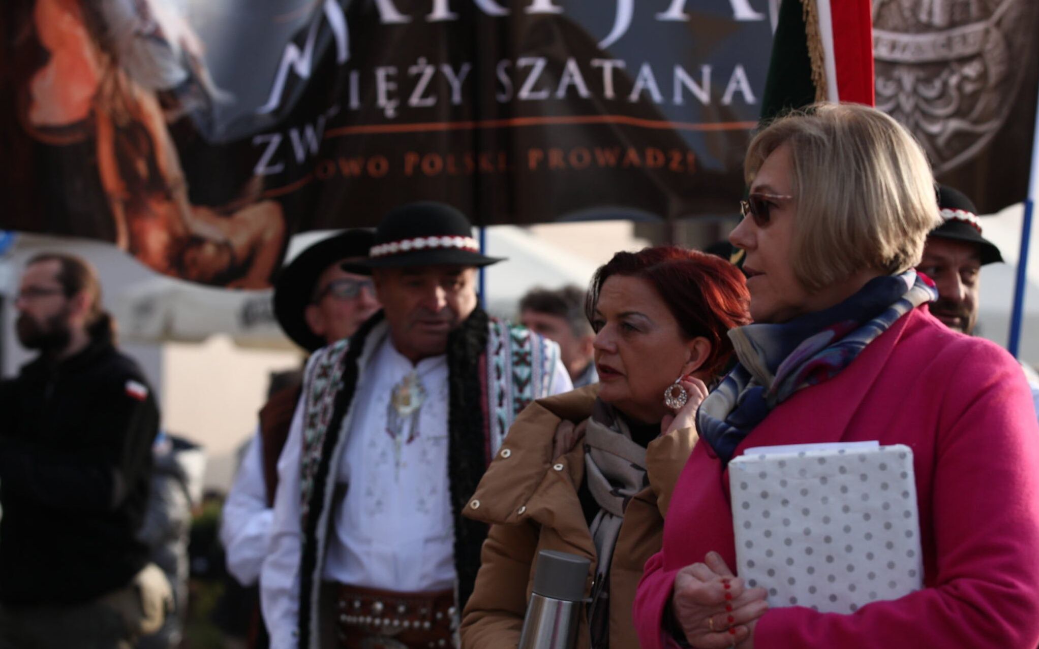 17.10.2021 Krakow , Rynek Glowny . Procesja rozancowa za Polske . Wojewodzka kurator oswiaty Barbara Nowak .
fot. Jakub Wlodek / Agencja Wyborcza.pl