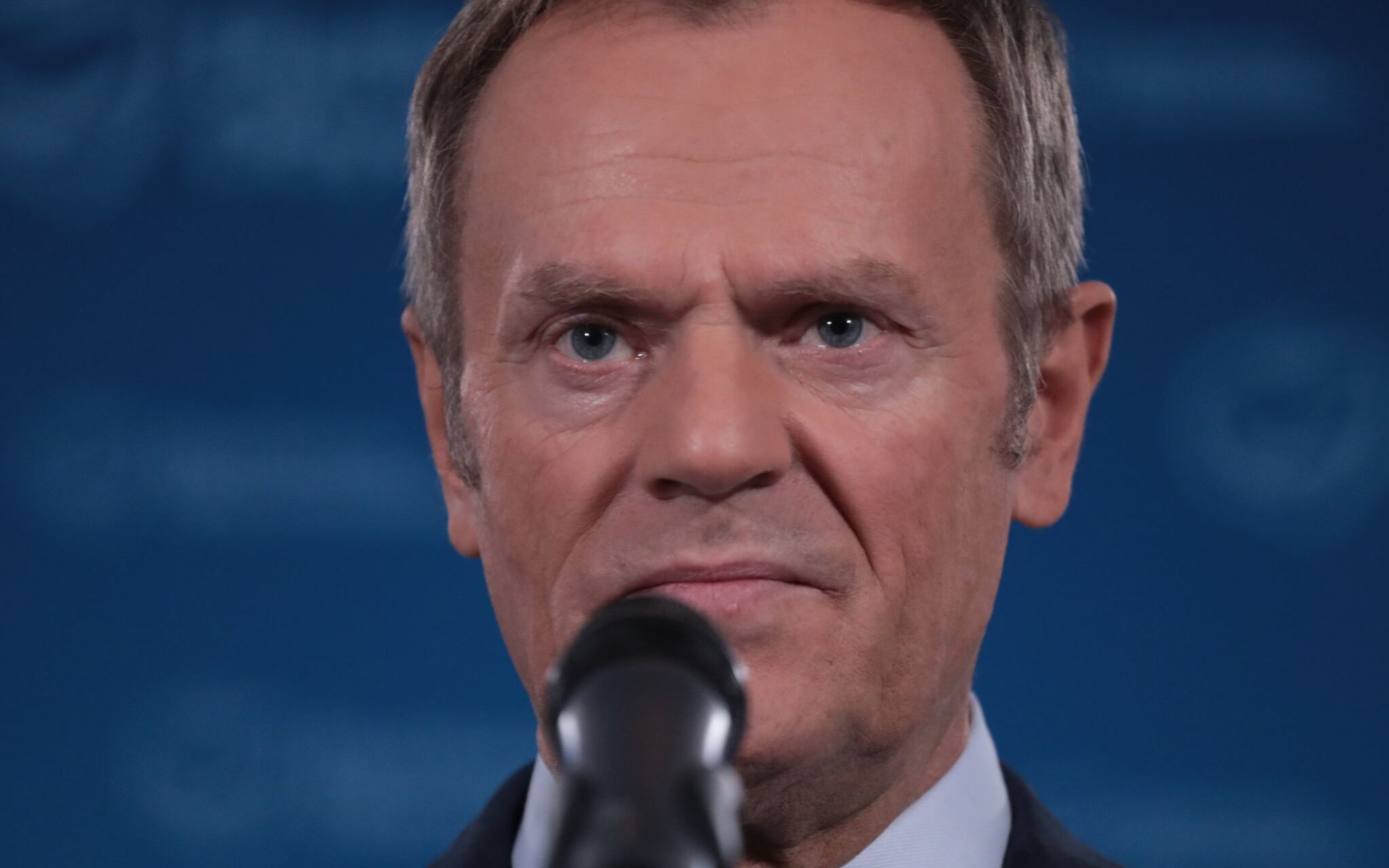 Tusk przed mikrofonem