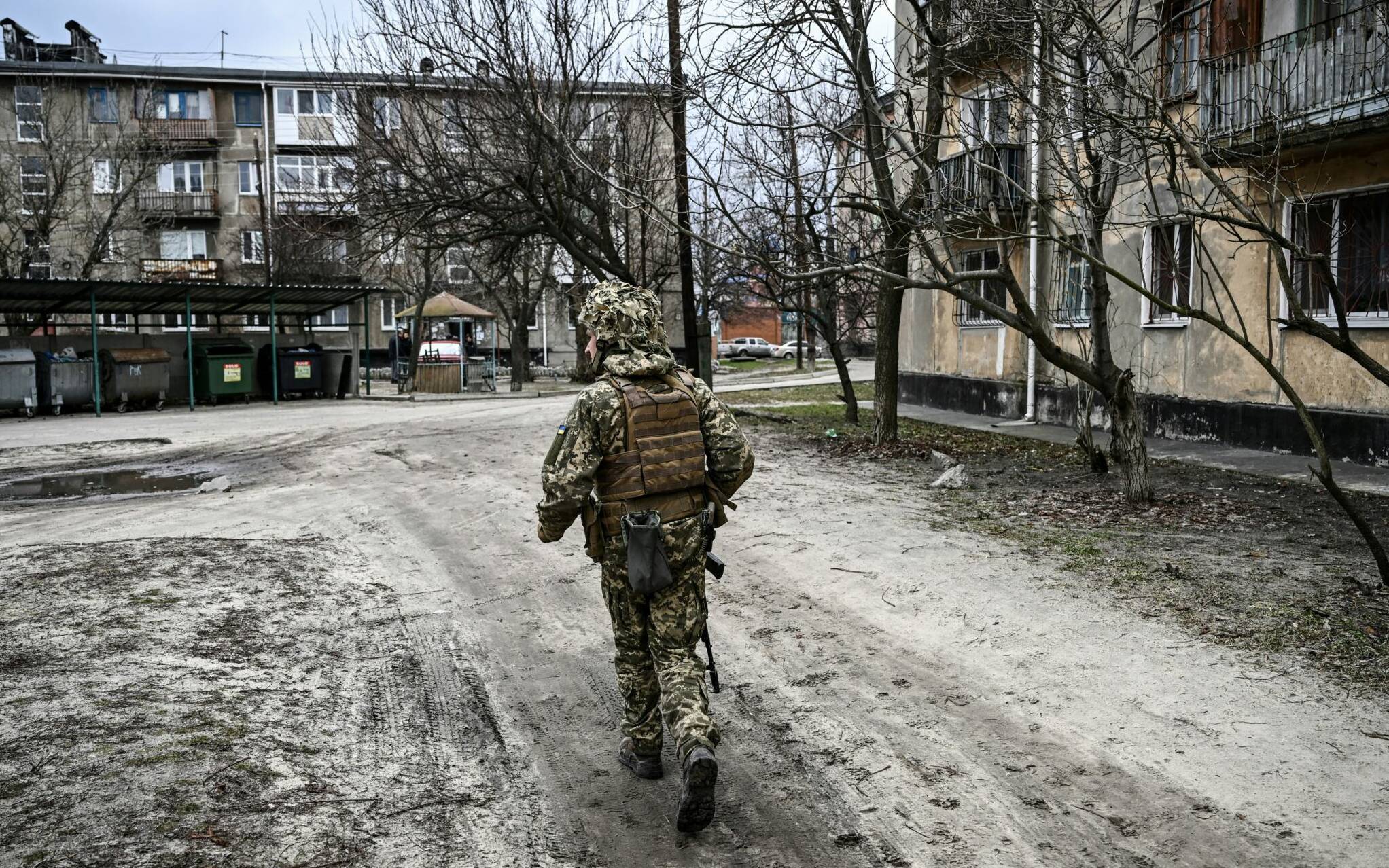 A Ukraine army soldier walks in the town of Schastia, near the eastern Ukraine city of Lugansk, on February 22, 2022, a day after Russia recognised east Ukraine's separatist republics and ordered the Russian army to send troops there as "peacekeepers." - The recognition of Donetsk and Lugansk rebel republics effectively buries the fragile peace process regulating the conflict in eastern Ukraine, known as the Minsk accords. Russian President recognised the rebels despite the West repeatedly warning him not to and threatening Moscow with a massive sanctions response. (Photo by Aris Messinis / AFP)