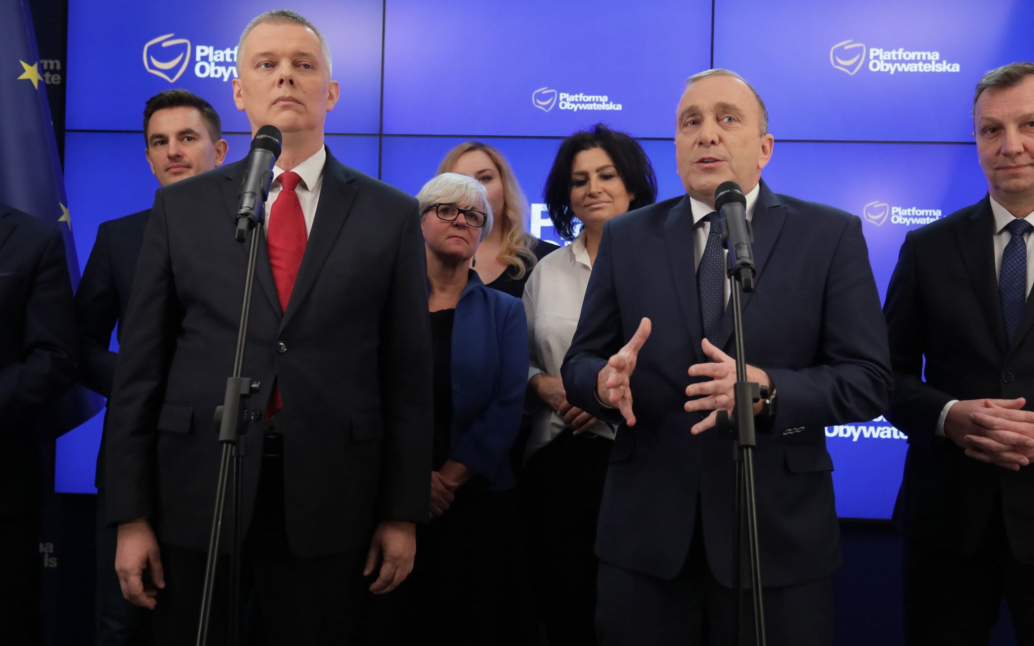 03.01.2020  Warszawa , ulica Wiejska . Siedziba Platformy Obywatelskiej . Slawomir Neumann (L), Arkadiusz Myrcha (2L), Tomasz Siemoniak (3L), Joanna Kluzik - Rostkowska (4L), Grzegorz Schetyna (2P), Andrzej Halicki (P) podczas konferencji prasowej , na ktorej poinformowano , ze Grzegorz Schetyna nie bedzie kandydowal na przewodniczacego Platoformy Obywatelskiej a poprze kandydature Tomasza Siemoniaka .
Fot. Slawomir Kaminski / Agencja  Gazeta