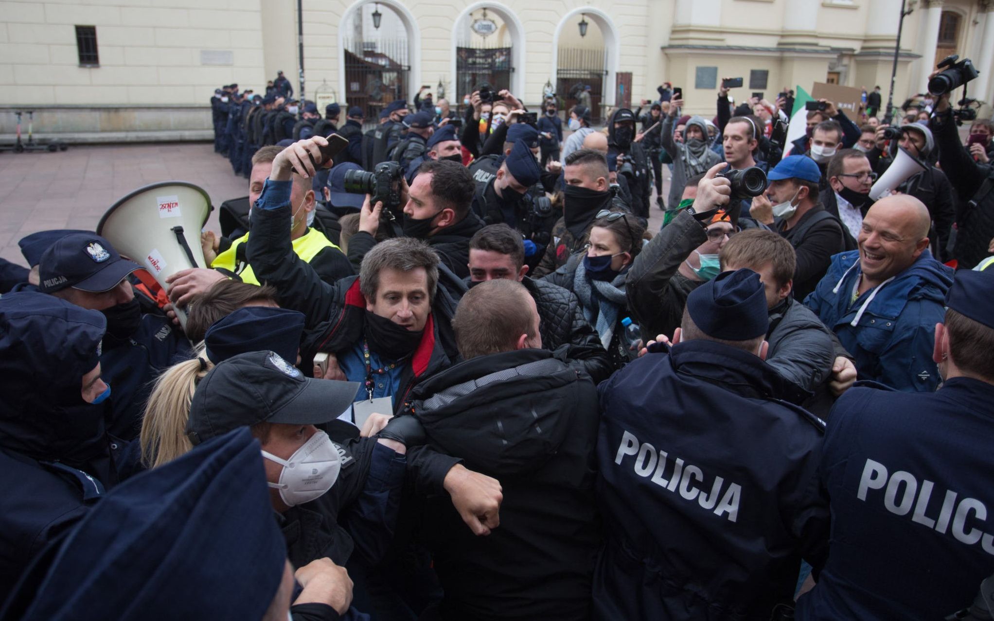 16.05.2020 Warszawa , Plac Zamkowy . Pandemia koronawirusa - protest " Strajk Przedsiebiorcow ". 
Fot. Adam Stepien / Agencja Gazeta